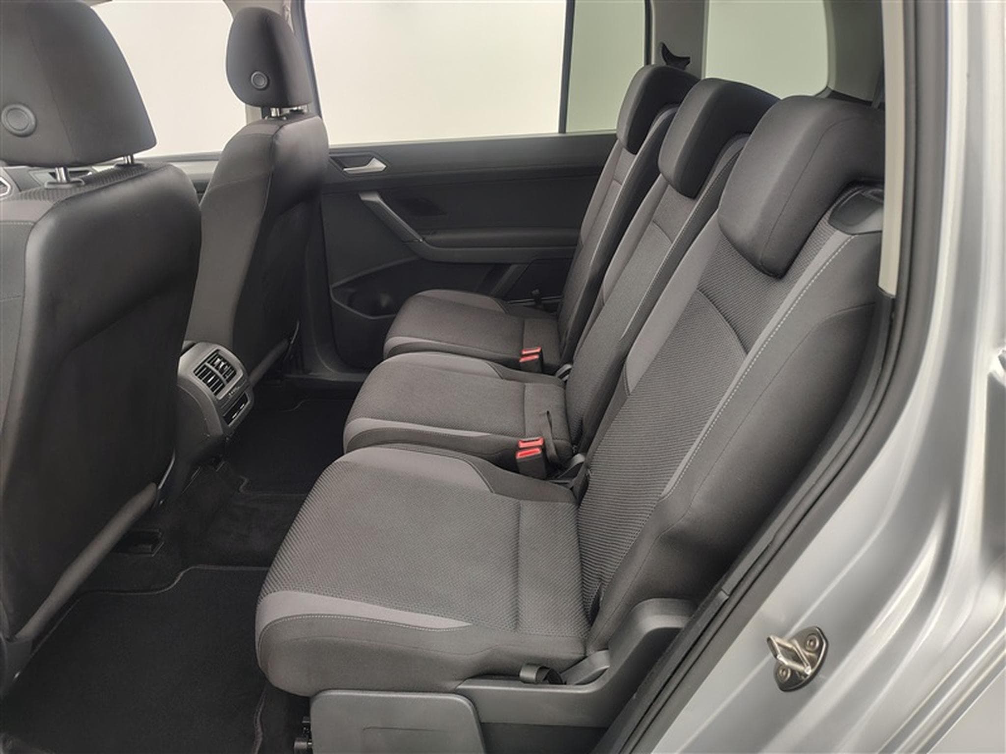 VW Touran 2.0 TDi SCR Trendline 7PL/NAVI/TO PANO/PDC AV AR (2022) - Photo 13