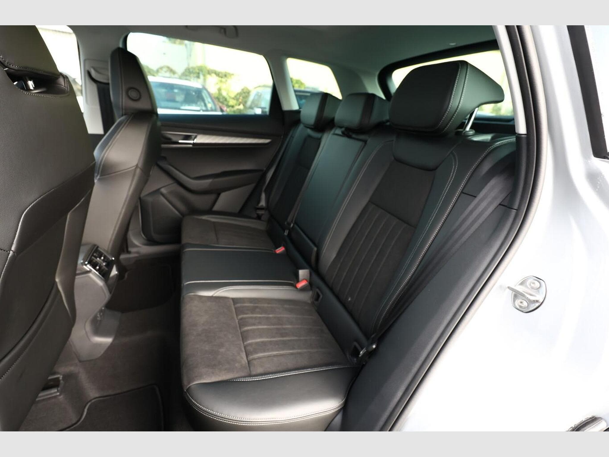 Skoda Karoq Selection (2025) - Foto 10