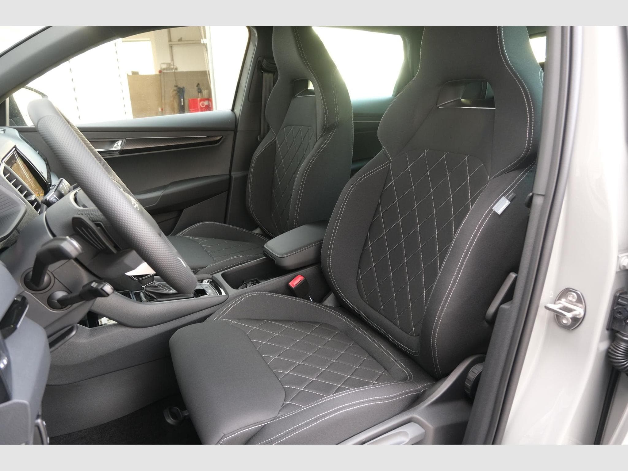 Skoda Karoq 1.5 TSI DSG (2026) - Foto 13