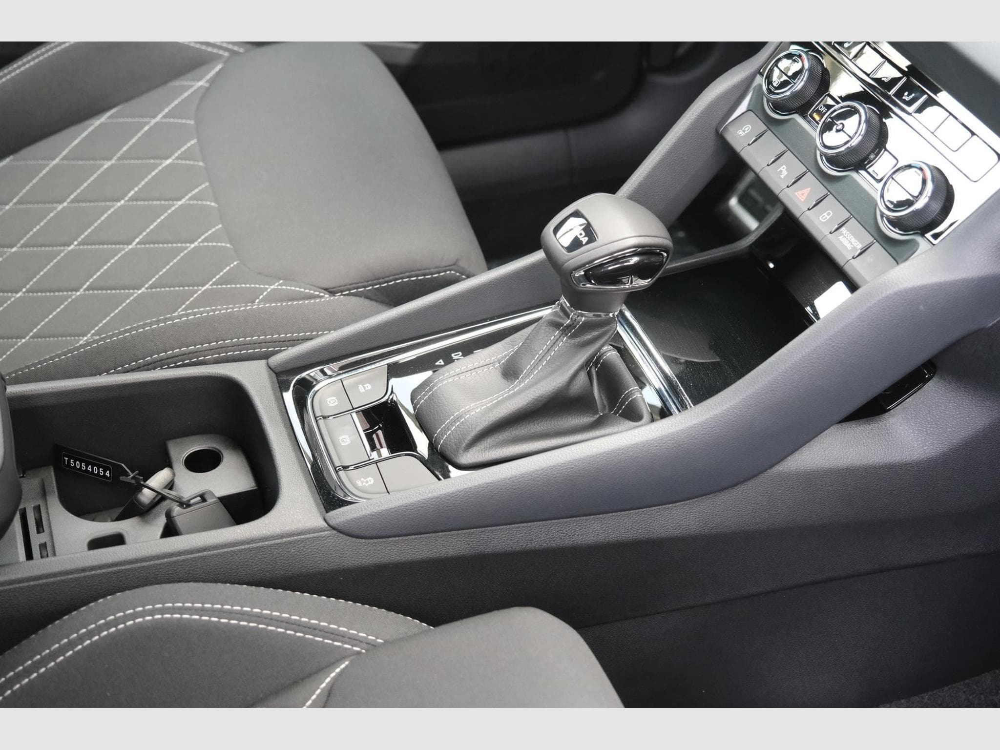 Skoda Karoq 1.5 TSI DSG (2026) - Foto 23