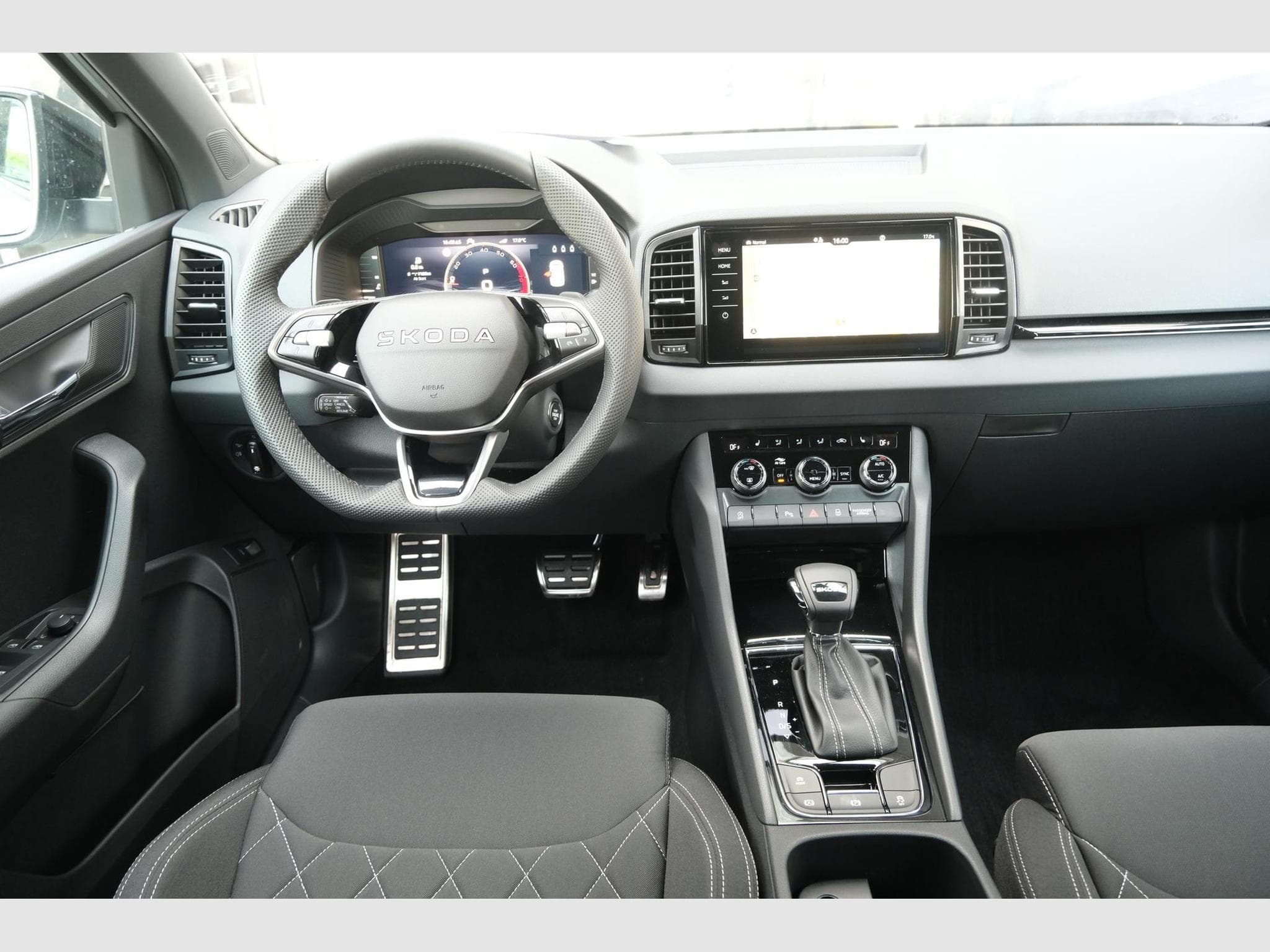 Skoda Karoq 1.5 TSI DSG (2026) - Foto 9