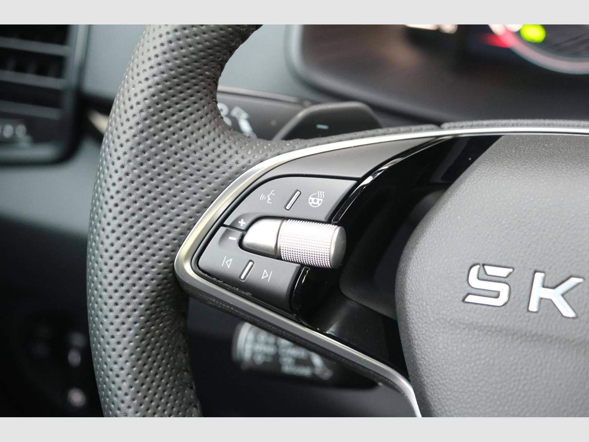 Skoda Karoq 1.5 TSI DSG (2026) - Foto 25