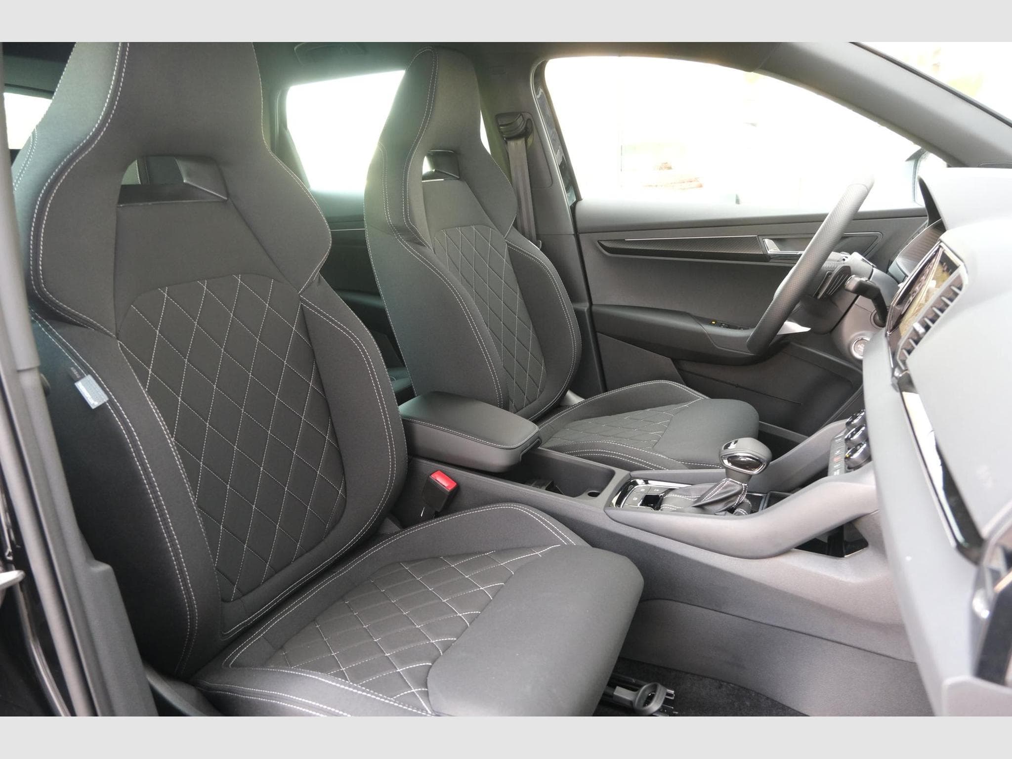 Skoda Karoq 1.5 TSI DSG (2026) - Foto 22