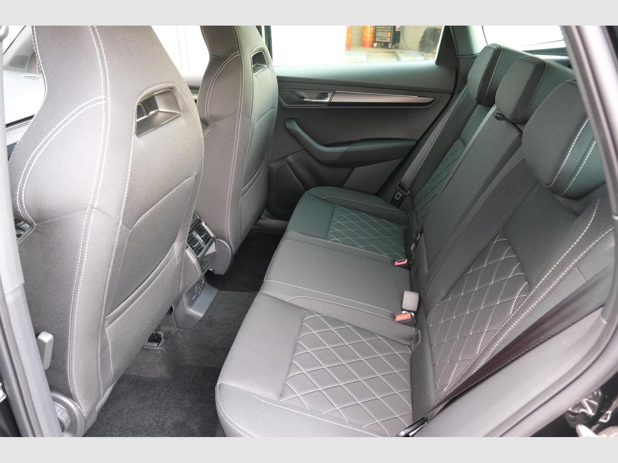 Skoda Karoq 1.5 TSI DSG (2026) - Foto 10