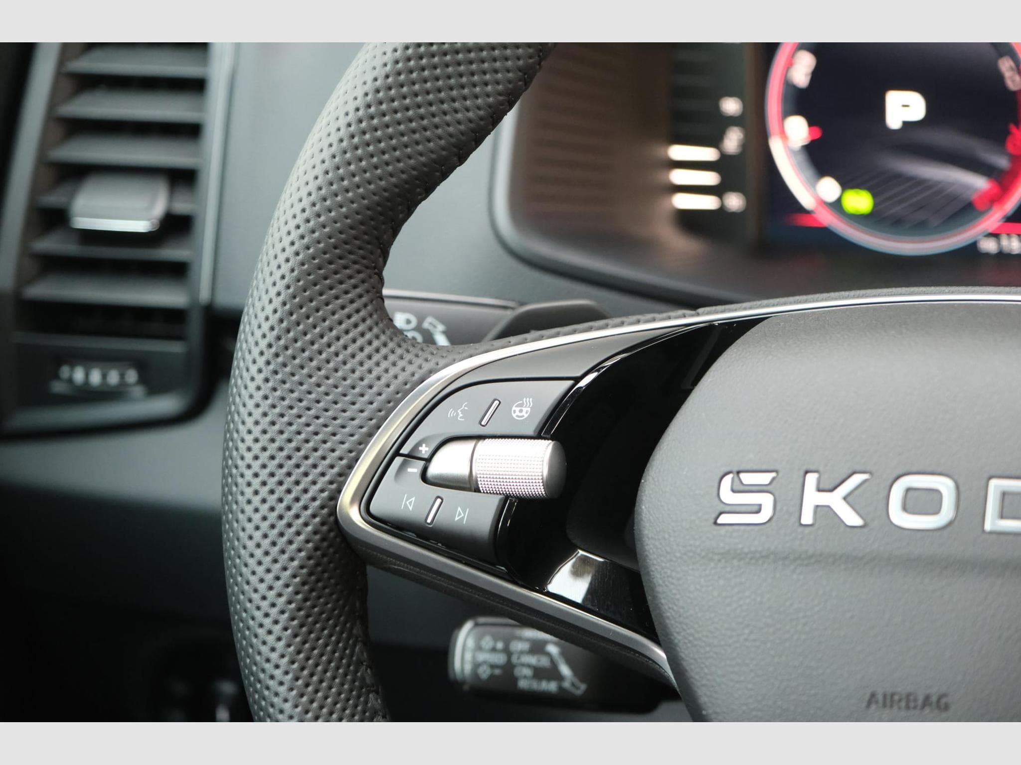 Skoda Karoq 1.5 TSI DSG (2026) - Foto 25