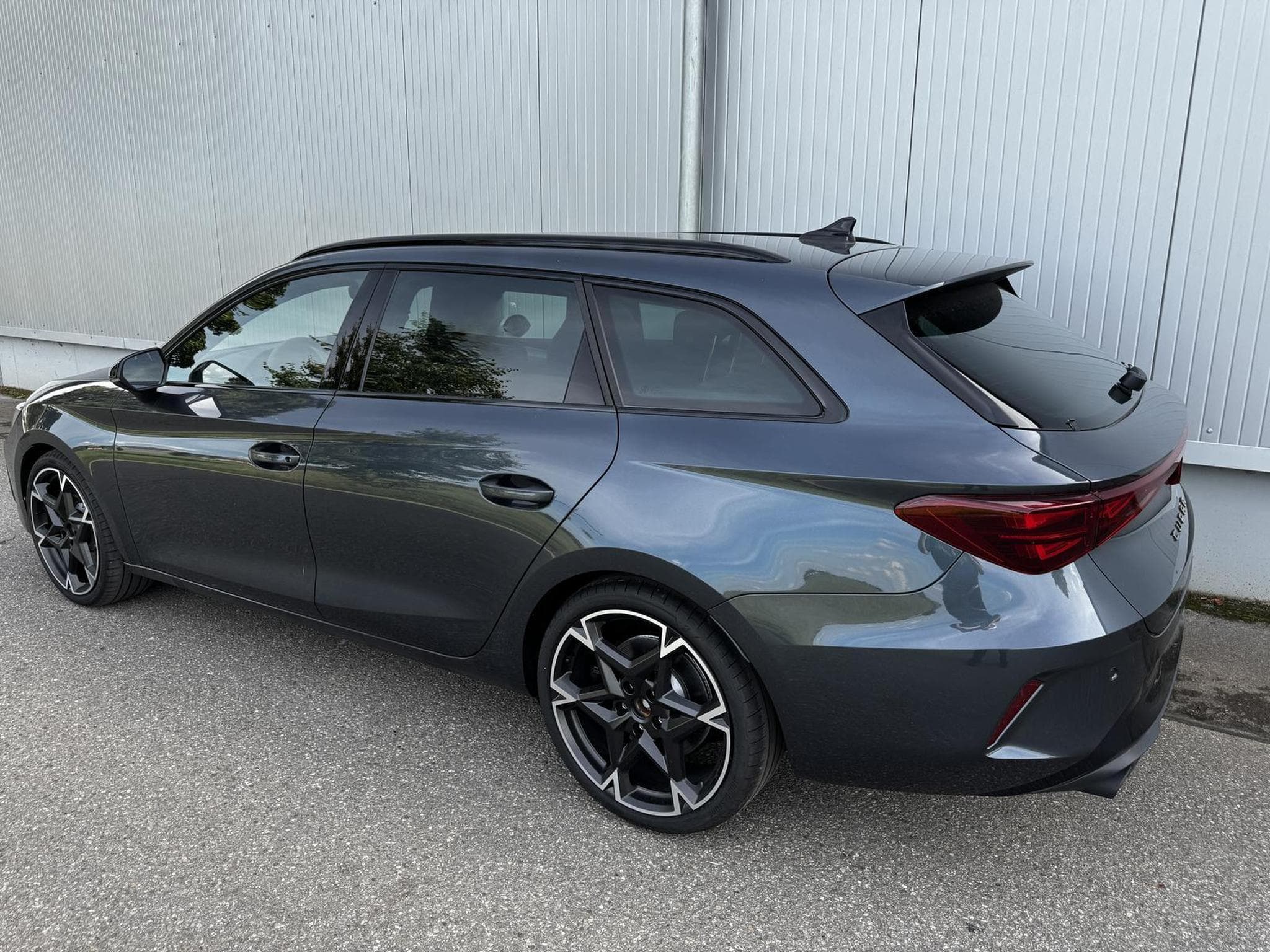 Cupra Leon 2.0 TSI 245 kW 4Drive VZ (2026) - Photo 3