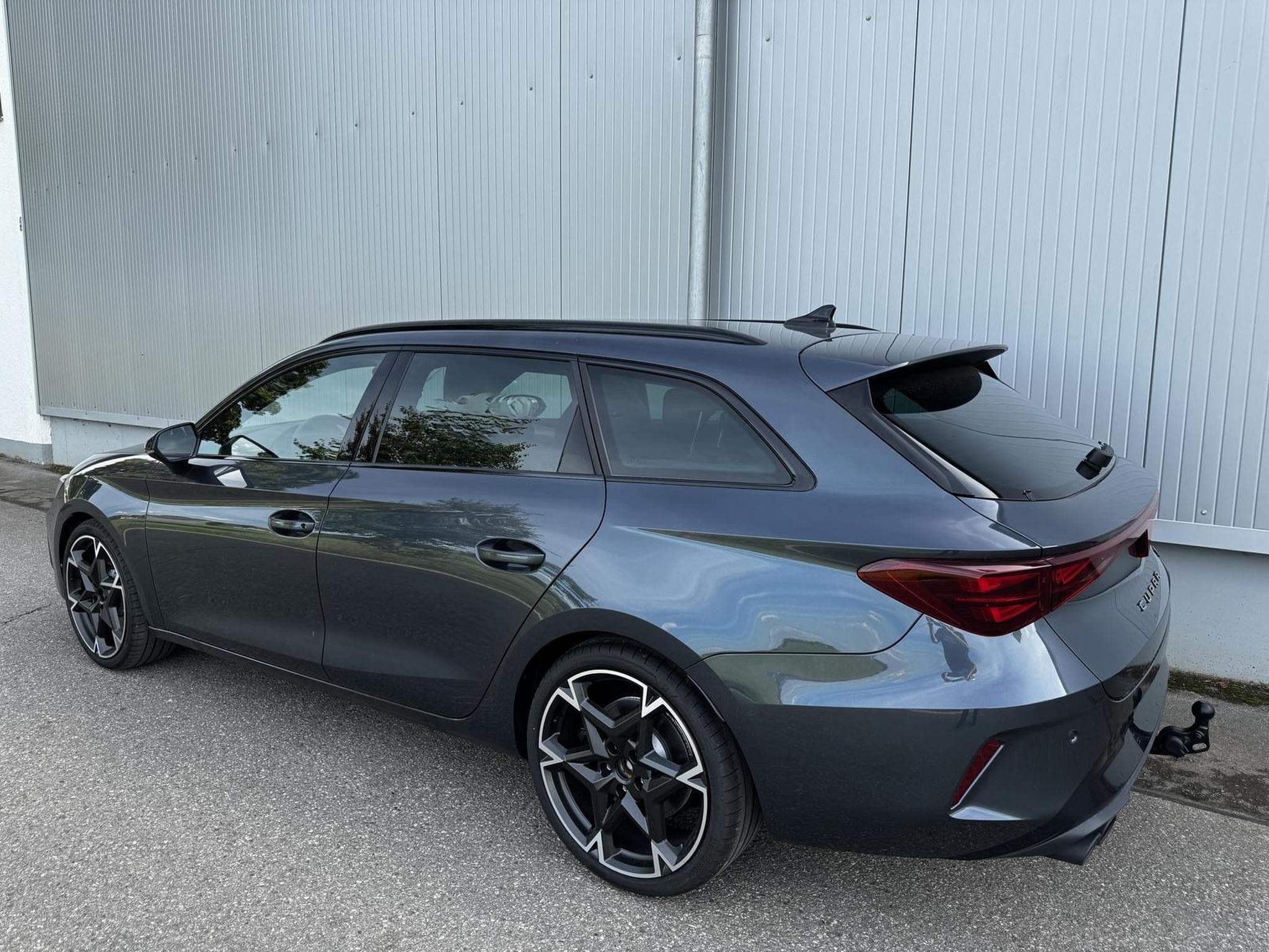 Cupra Leon 2.0 TSI 245 kW 4Drive VZ (2026) - Photo 3