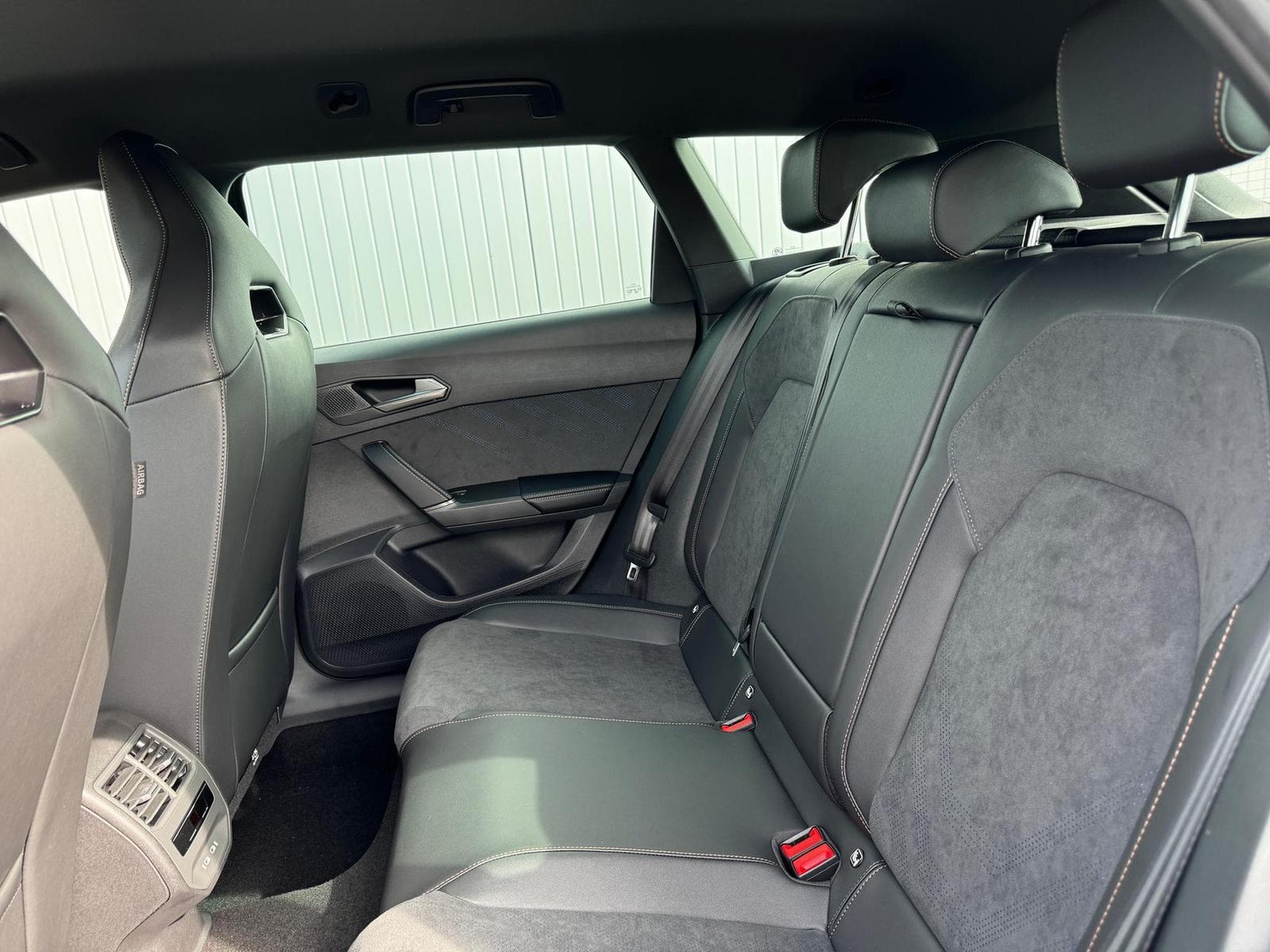 Cupra Leon 2.0 TSI 245 kW 4Drive VZ (2026) - Photo 9