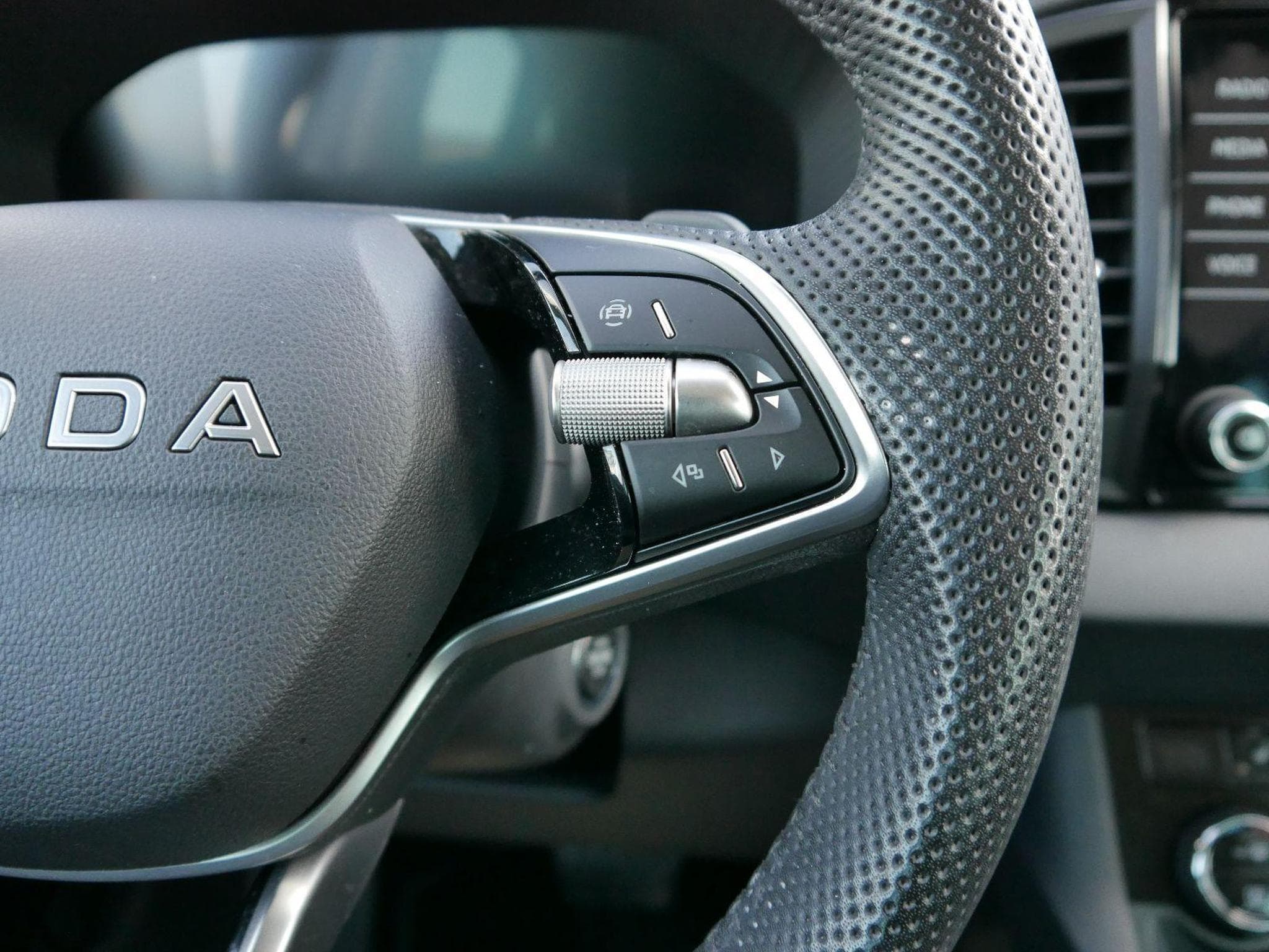 Skoda Karoq Selection (2025) - Foto 14