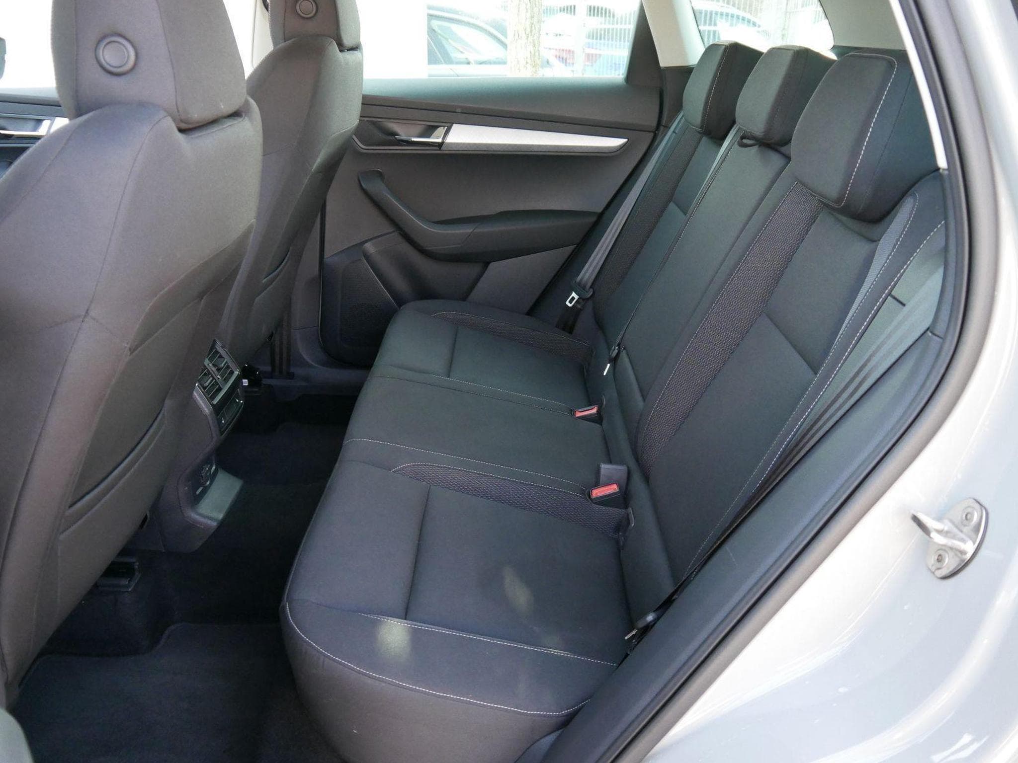 Skoda Karoq Selection (2025) - Foto 8