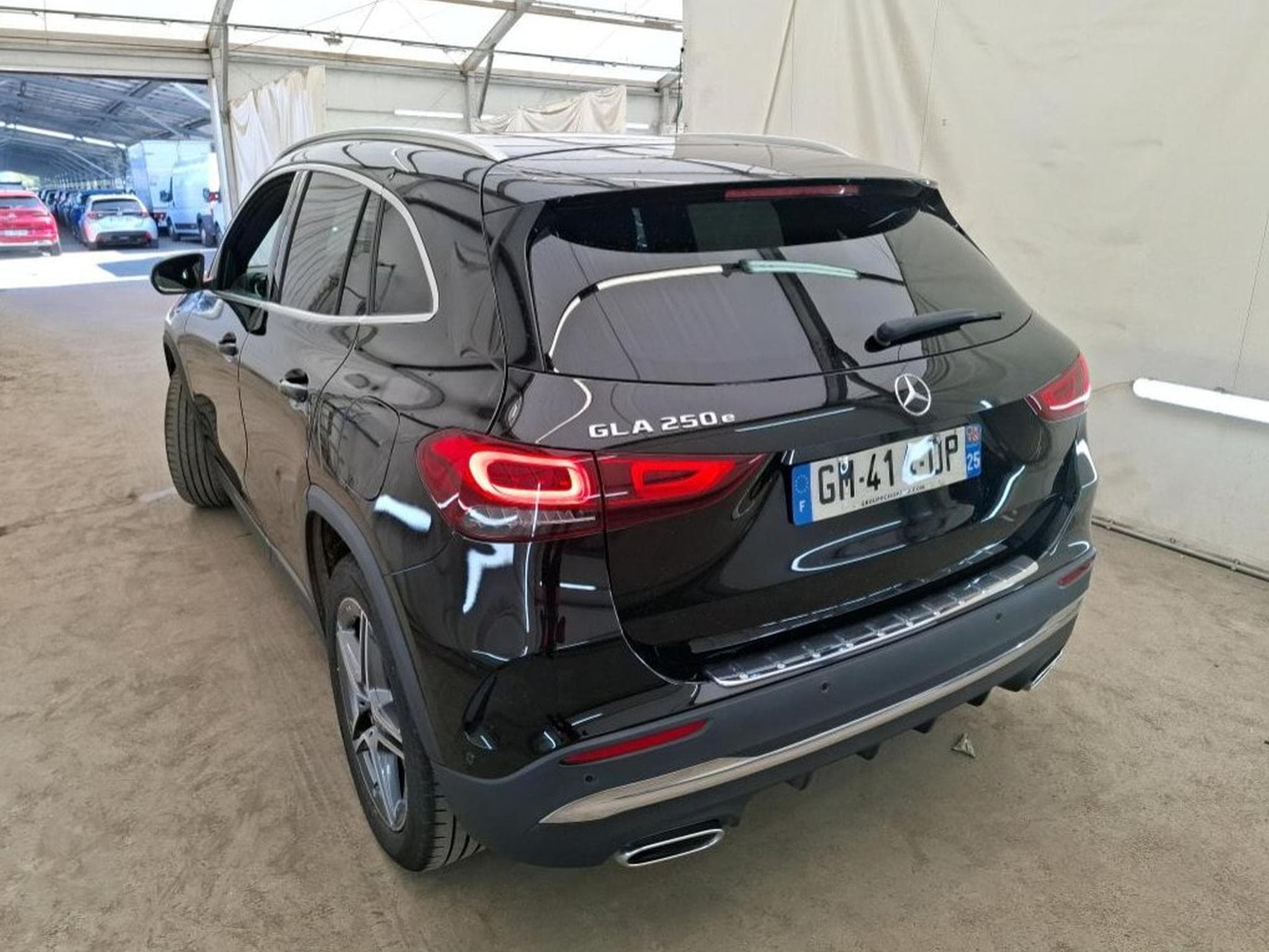 Mercedes GLA 250 AMG LINE (2023) - Photo 2