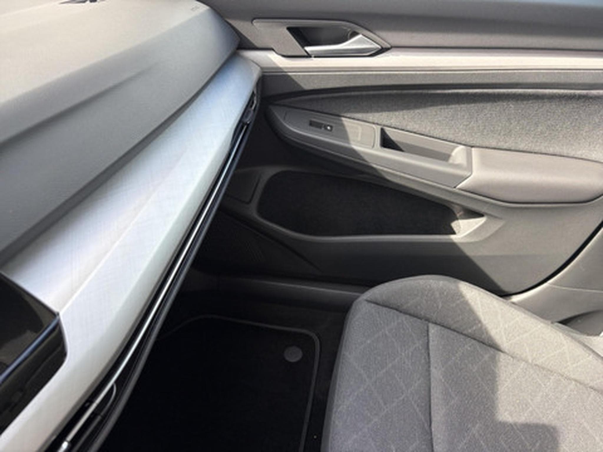 VW Golf VIII 1.0 TSI 96kW Life (2023) - Photo 14