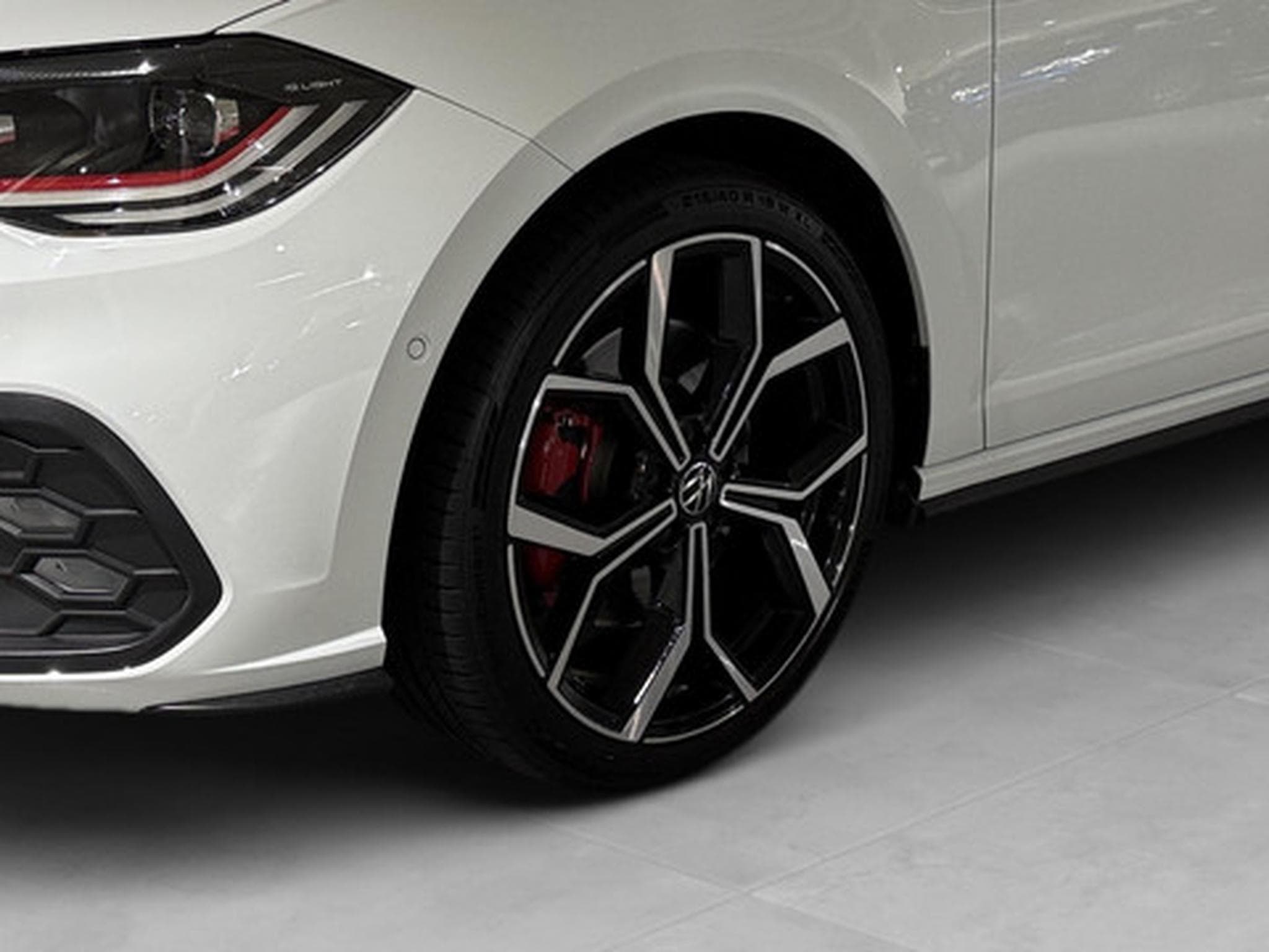 VW Polo 2.0 TSI 152kW GTI DSG7 (2024) - Photo 21