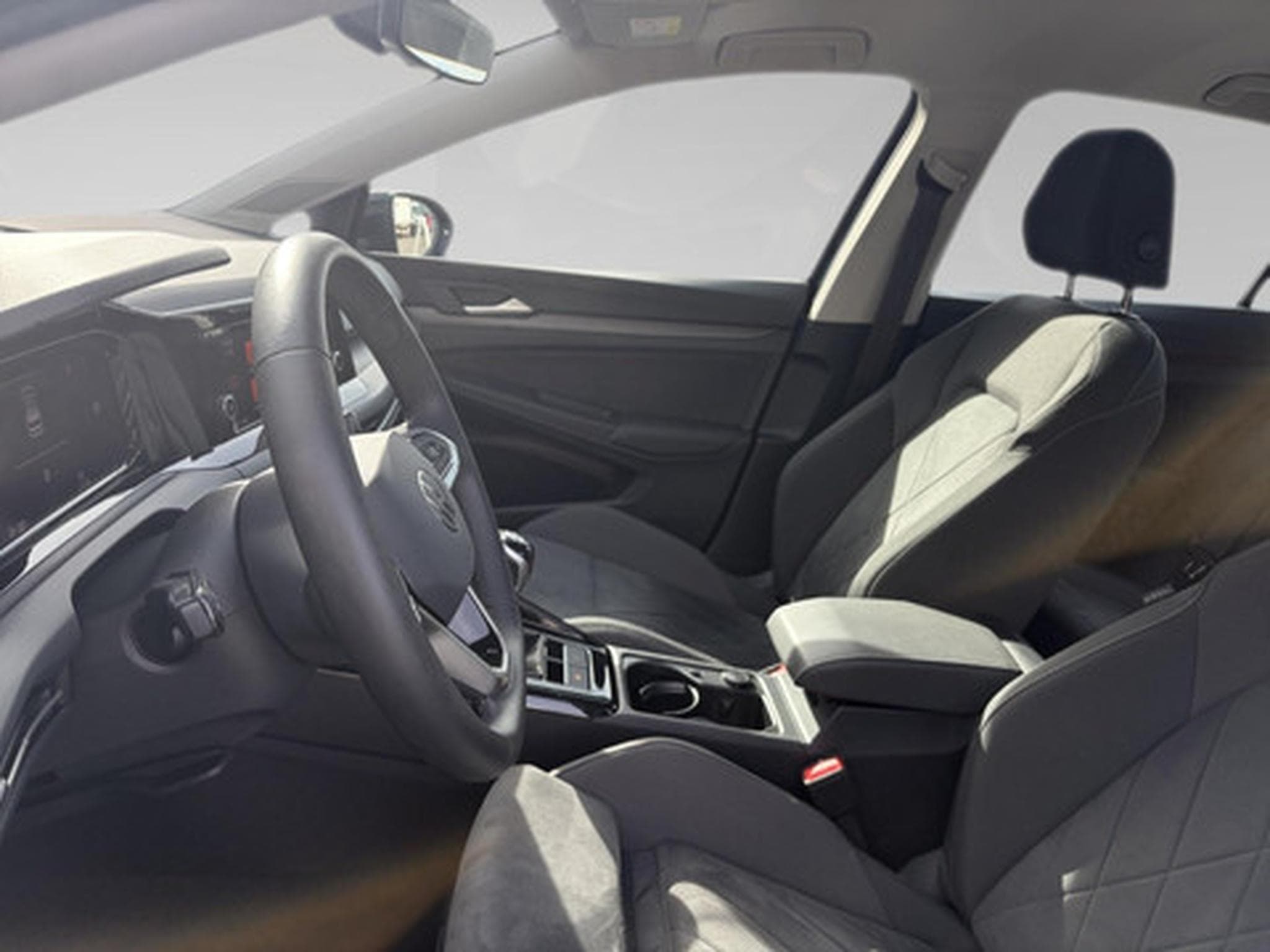 VW Golf VIII 1.5 TSI 96kW Style (2024) - Photo 4