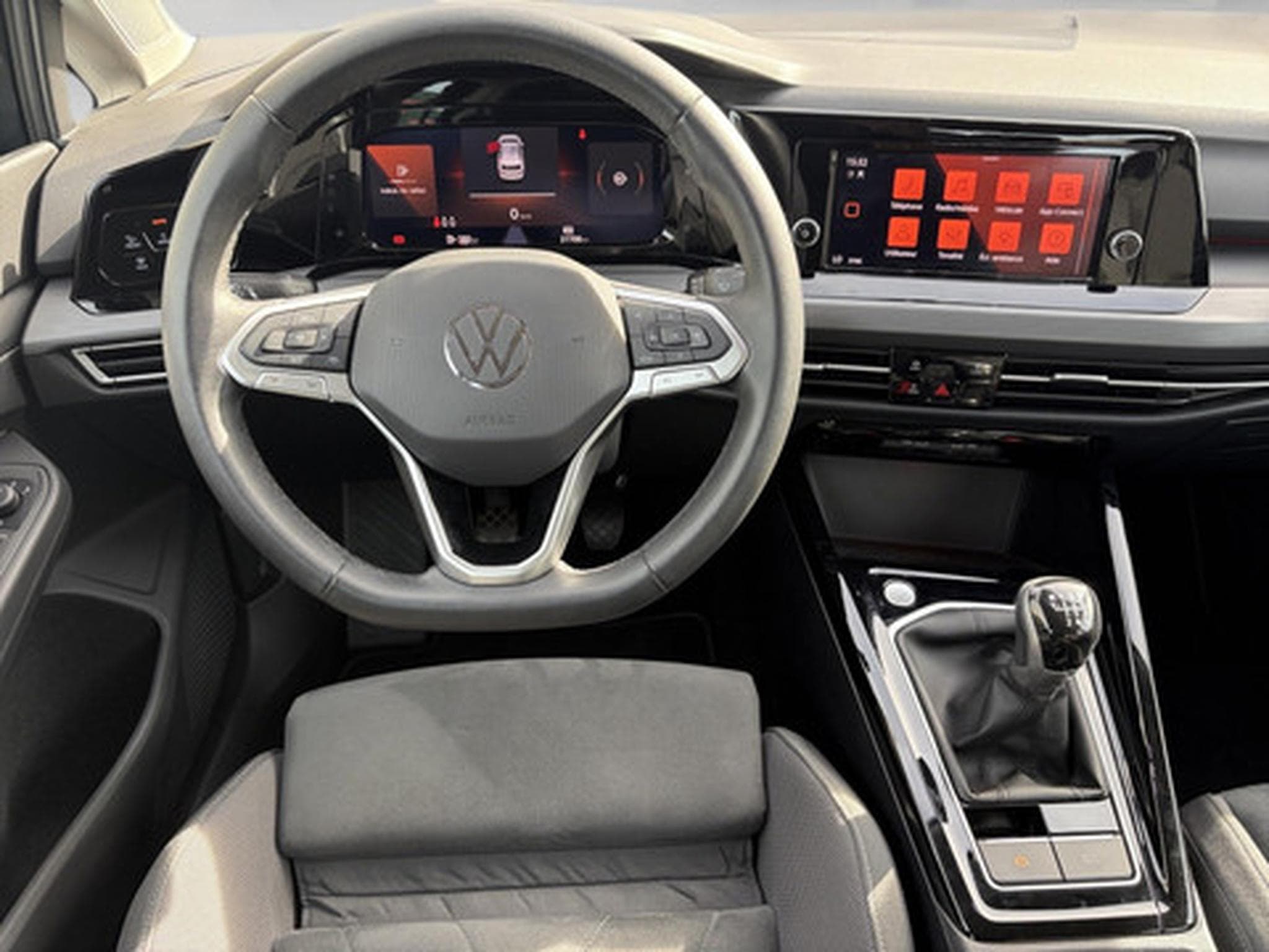 VW Golf VIII 1.5 TSI 96kW Style (2024) - Photo 6
