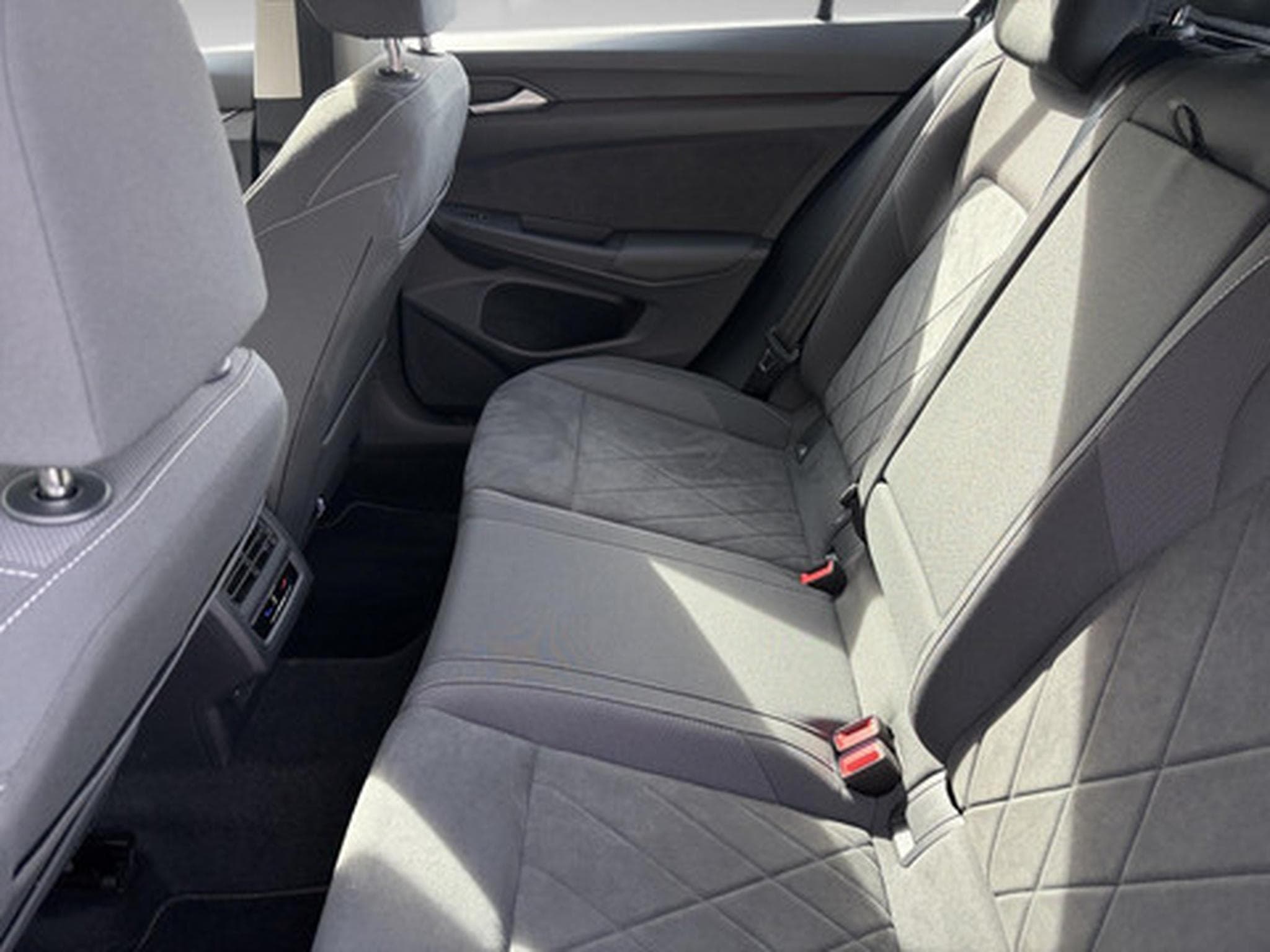 VW Golf VIII 1.5 TSI 96kW Style (2024) - Photo 11