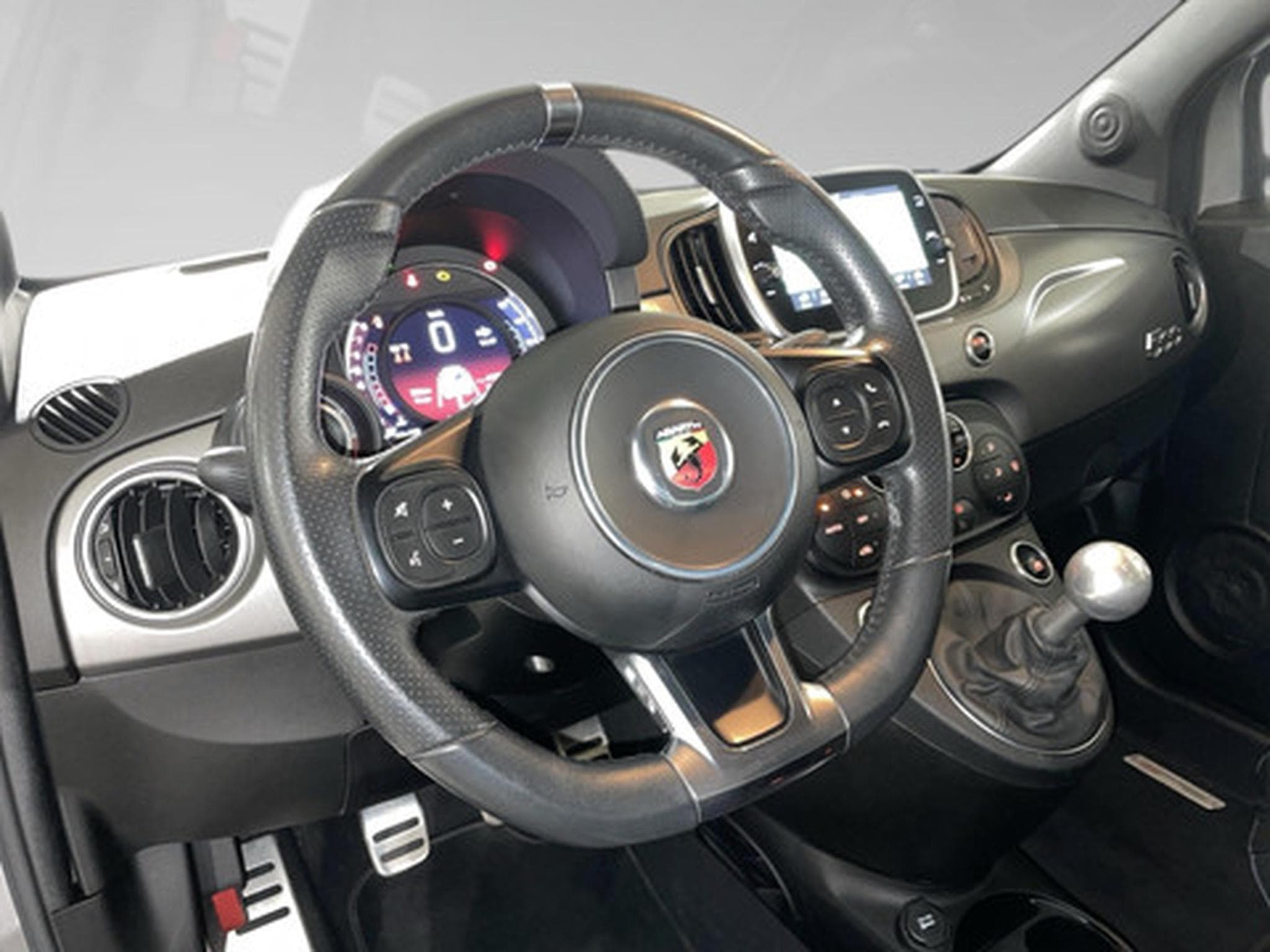 Abarth 500 1.4 T-Jet 595 121kW Turismo (2021) - Foto 8