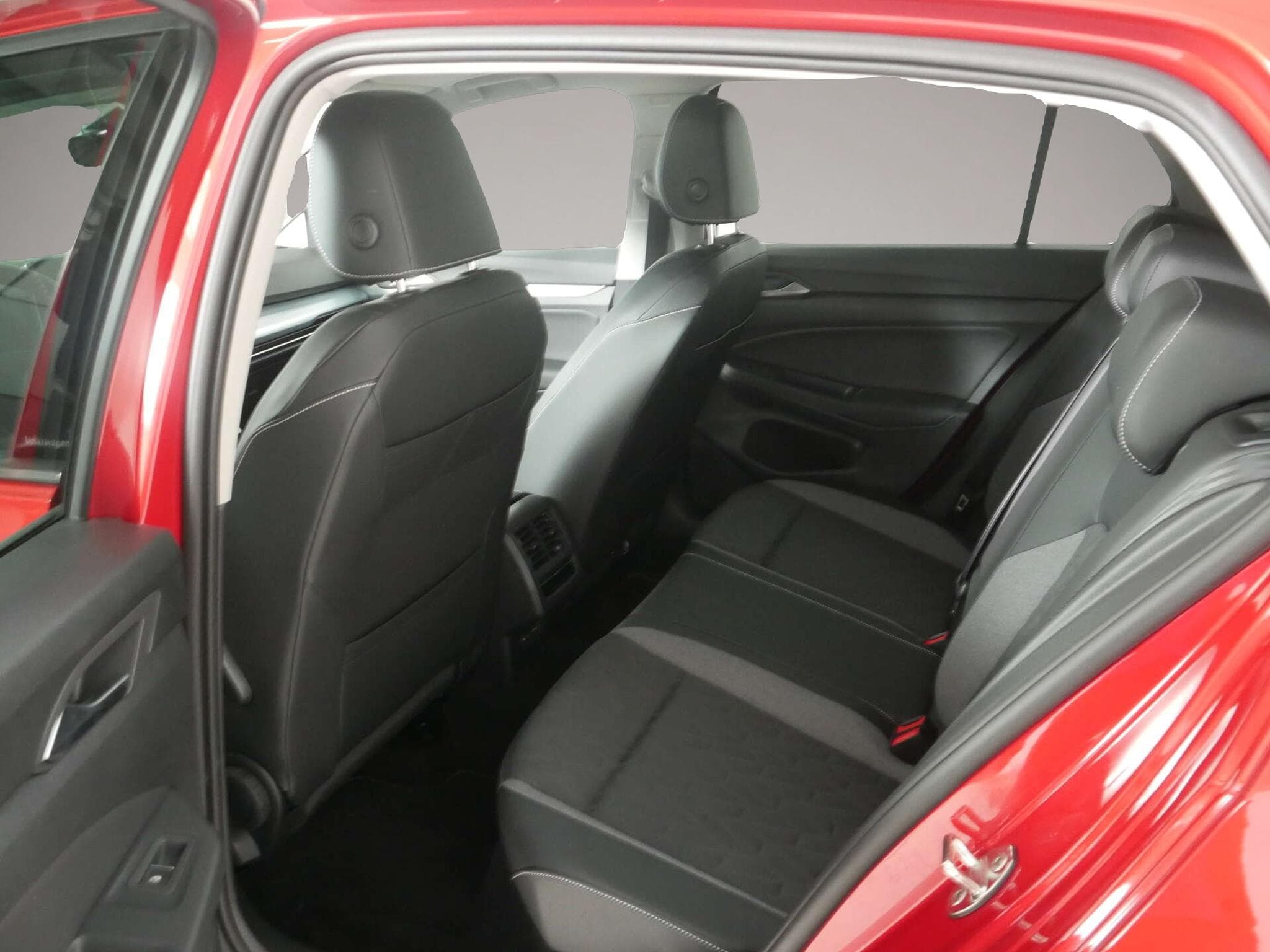 VW Golf (2025) - Photo 4