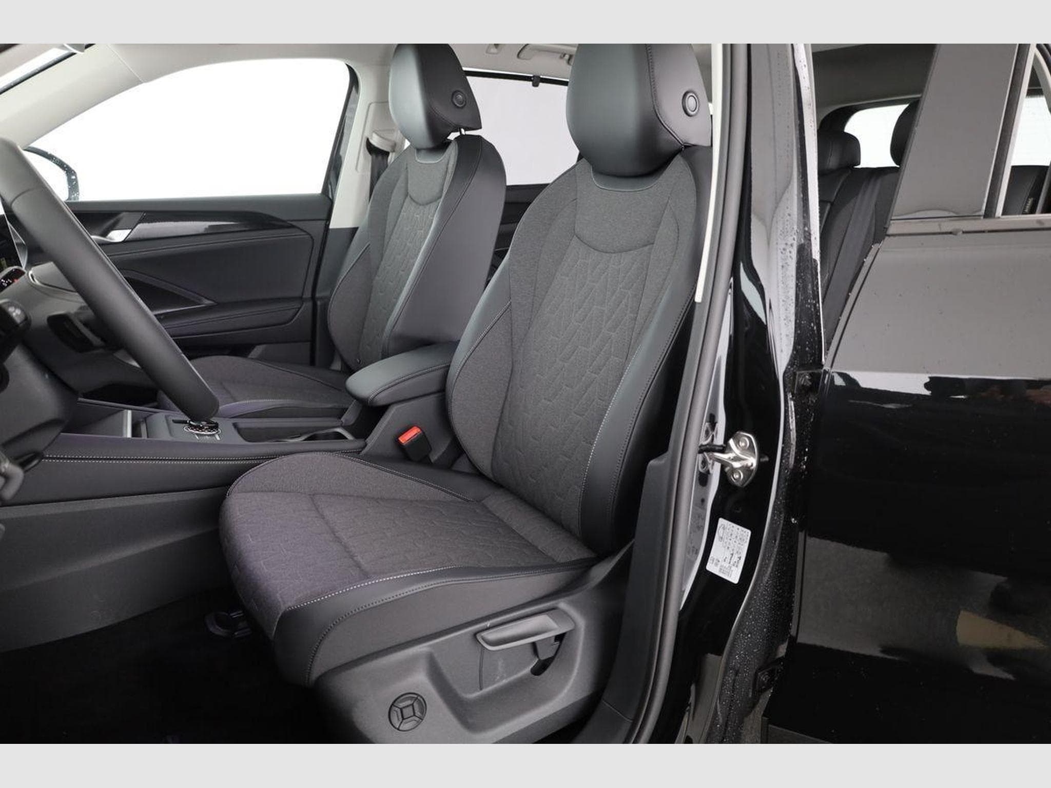 VW Tayron 1.5 TSI eHybrid 150 kW Life (2025) - Photo 9