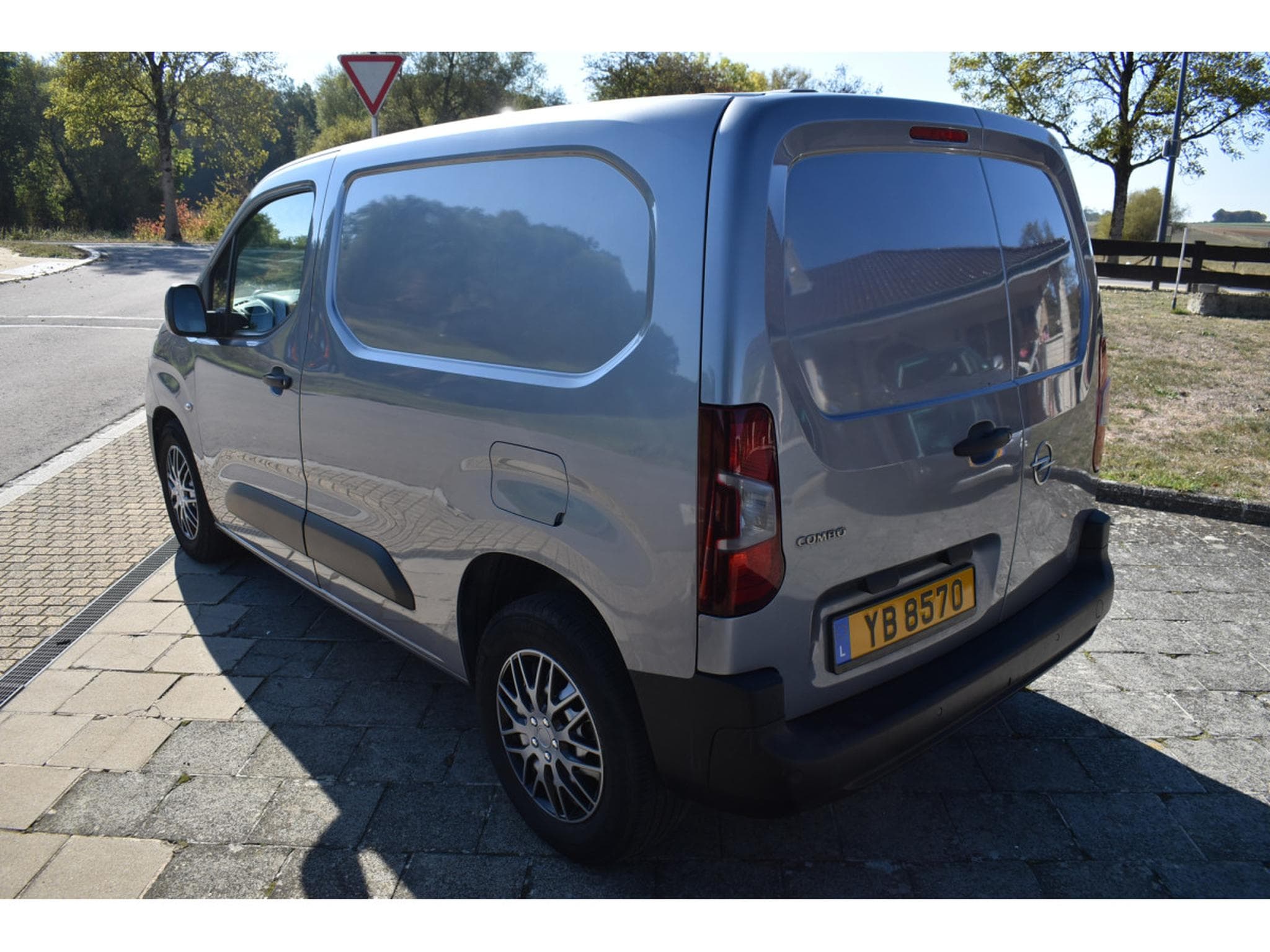 Opel Combo Cargo 1,5 CDi Clim (2020) - Photo 6