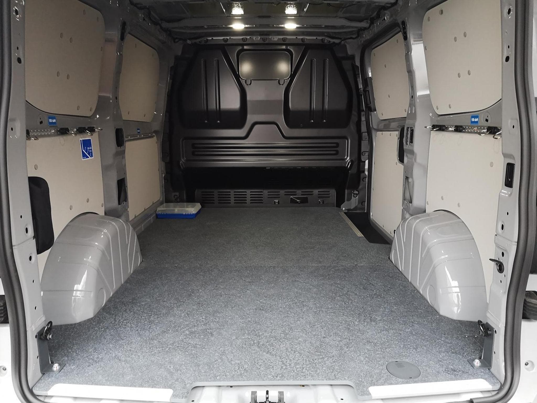 VW e-Transporter Kasten BEV 100 kW RWD KR (2026) - Photo 8