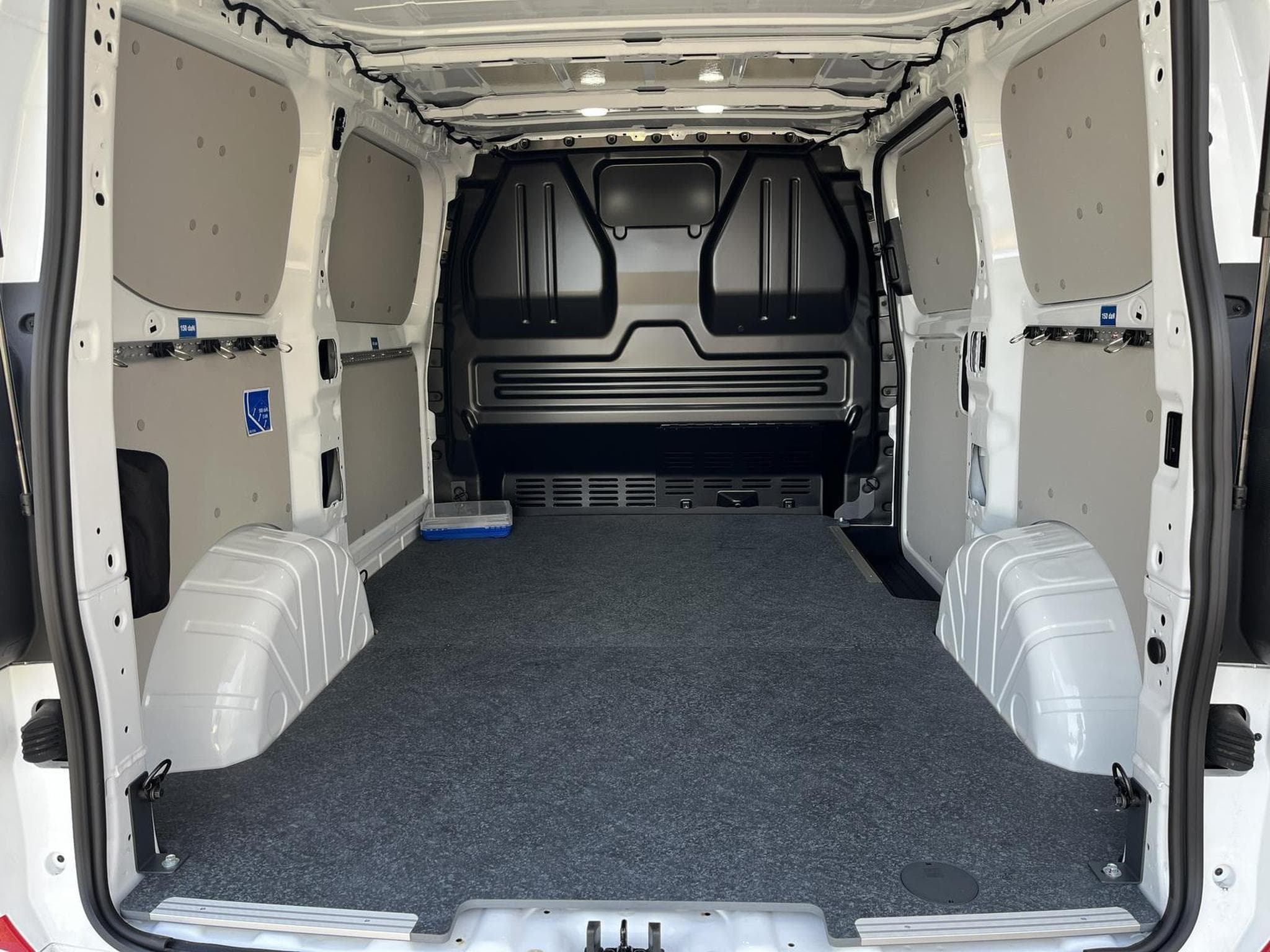 VW e-Transporter Kasten BEV 100 kW RWD KR (2026) - Photo 7