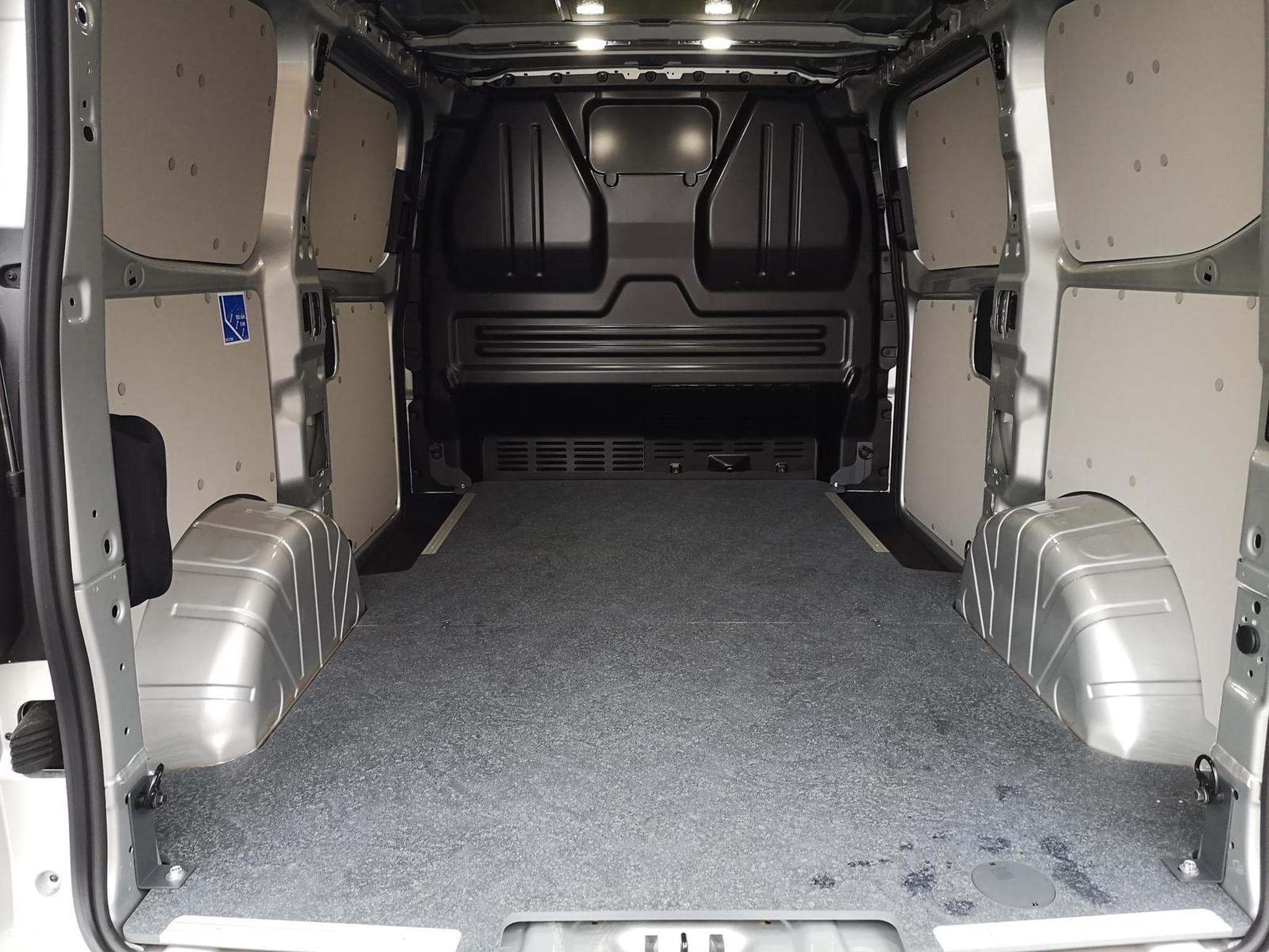 VW e-Transporter Kasten BEV 100 kW RWD KR (2026) - Photo 8