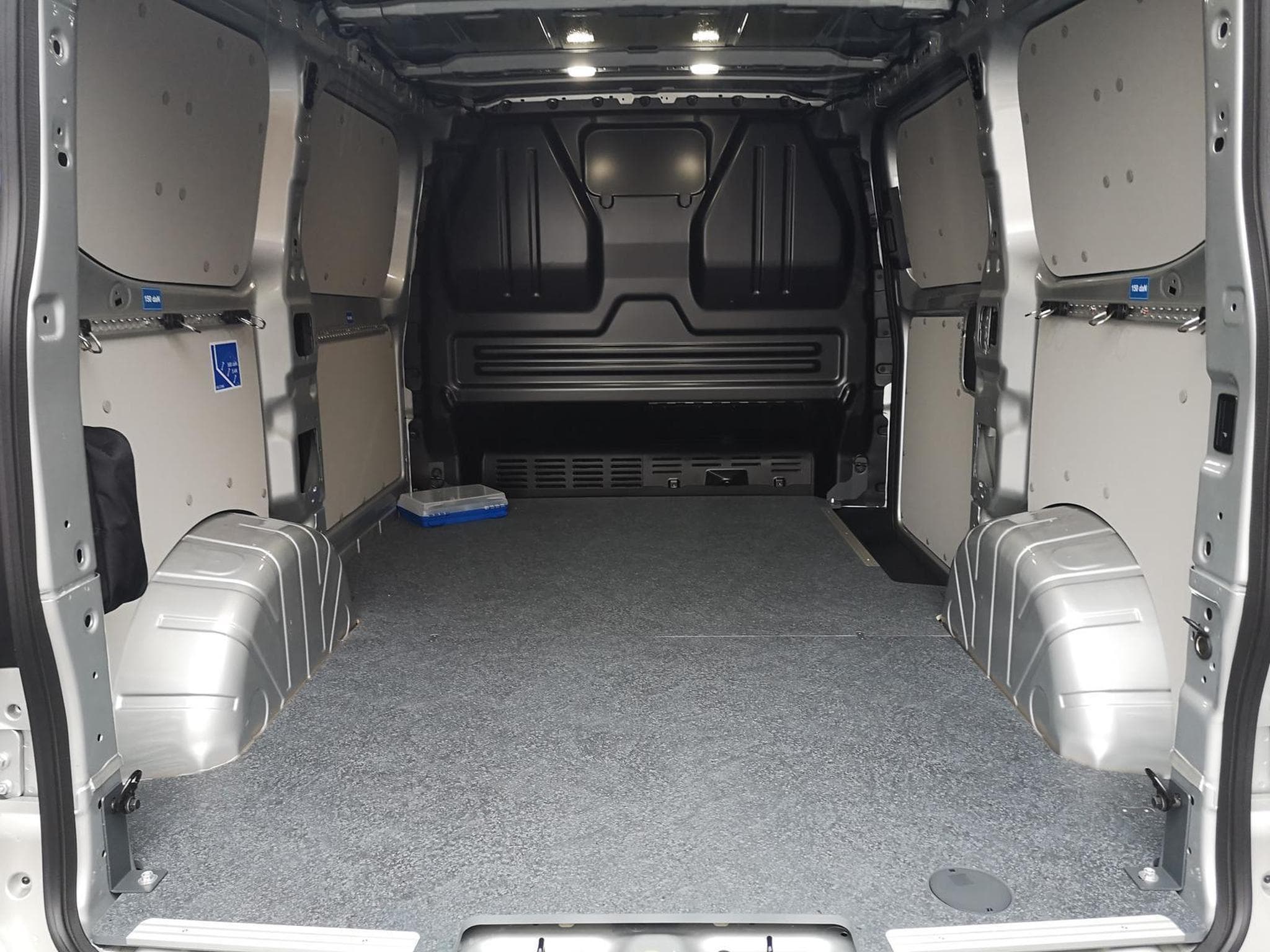 VW e-Transporter Kasten BEV 100 kW RWD KR (2026) - Photo 8