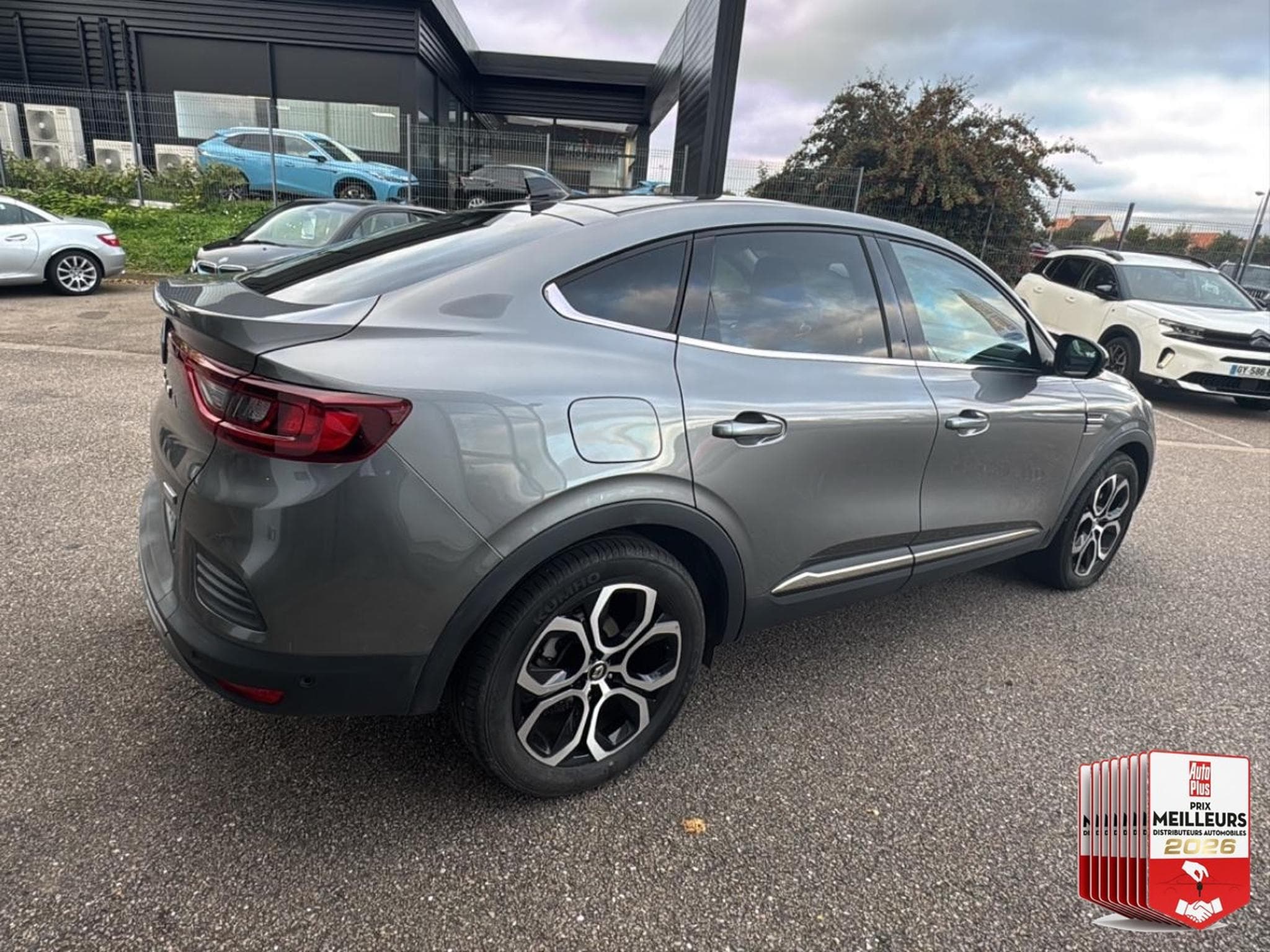 Renault ARKANA 1.6 E-TECH HYBRIDE 145 TECHNO (2022) - Foto 11