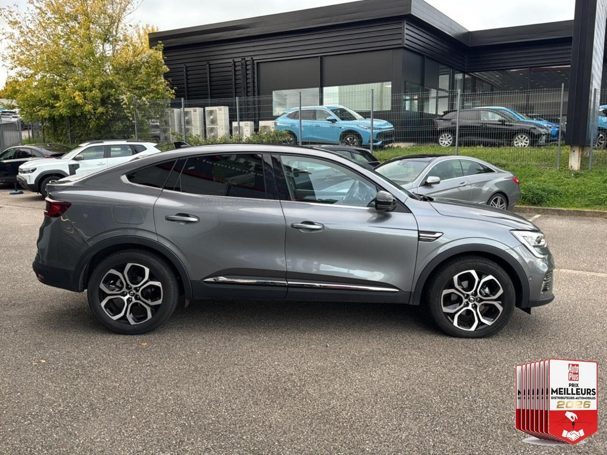 Renault ARKANA 1.6 E-TECH HYBRIDE 145 TECHNO (2022) - Foto 10
