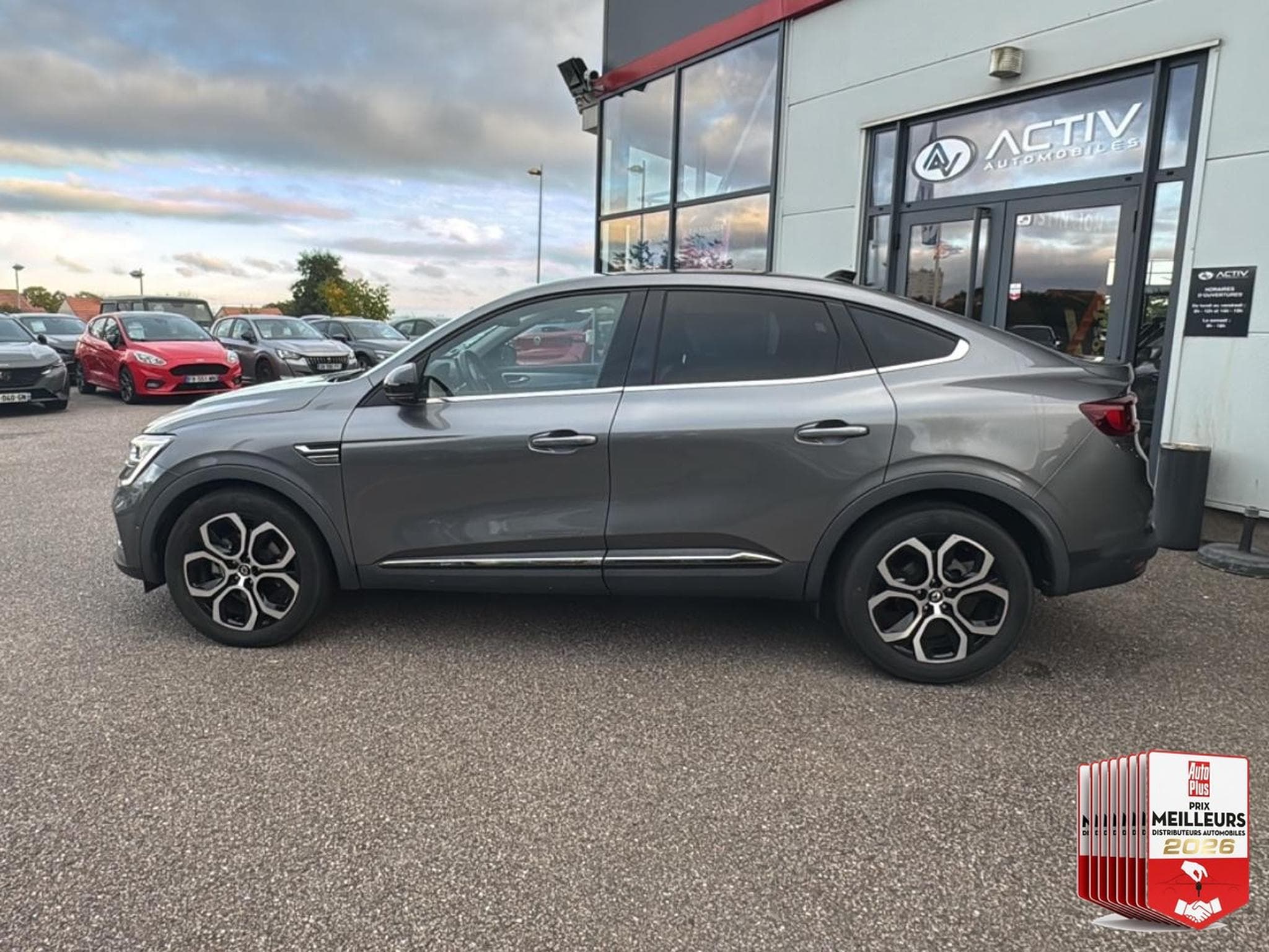 Renault ARKANA 1.6 E-TECH HYBRIDE 145 TECHNO (2022) - Foto 14