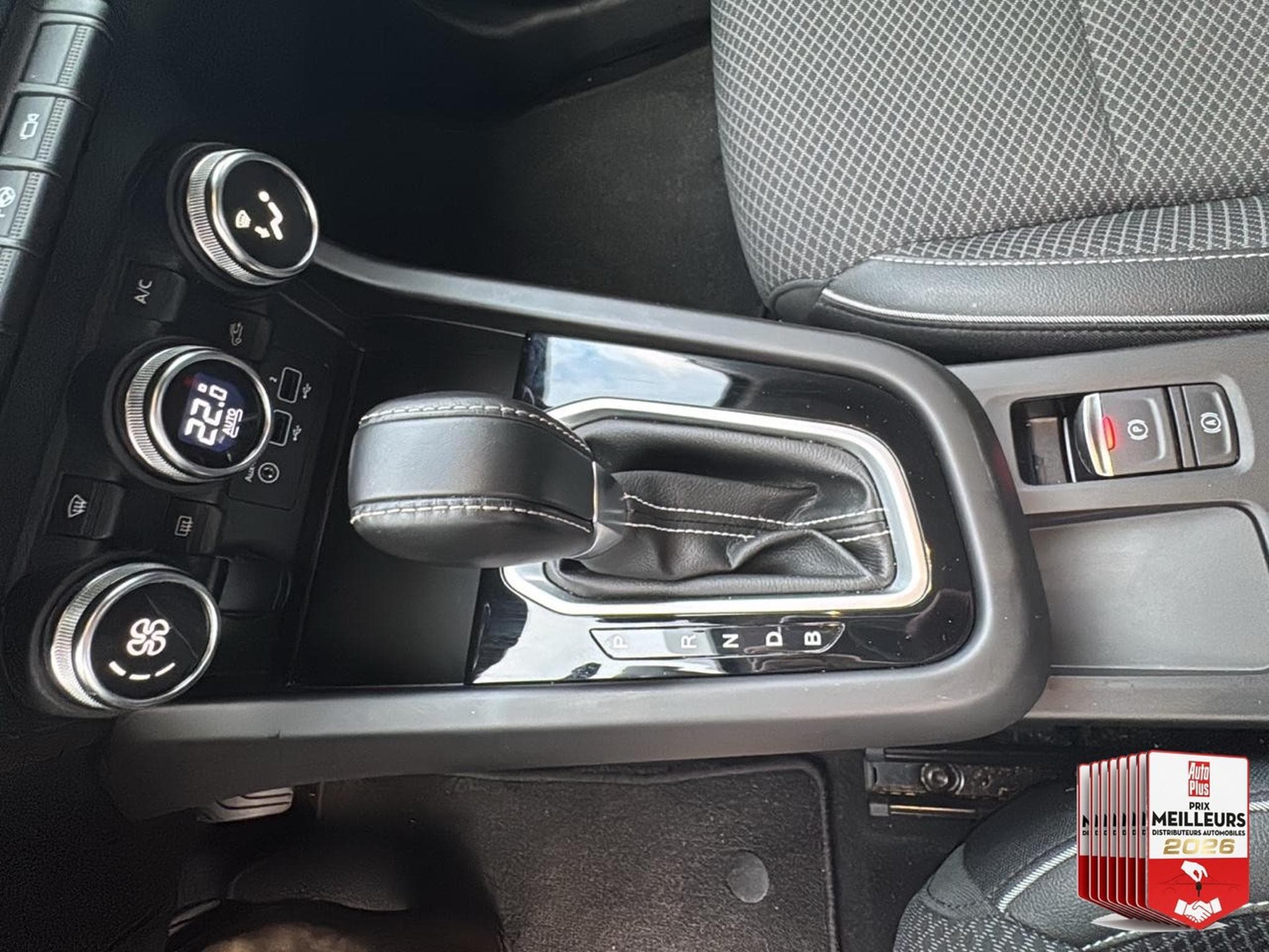 Renault ARKANA 1.6 E-TECH HYBRIDE 145 TECHNO (2022) - Foto 19