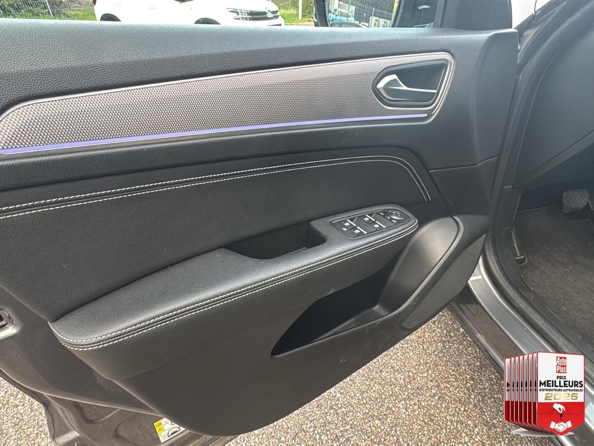 Renault ARKANA 1.6 E-TECH HYBRIDE 145 TECHNO (2022) - Foto 24