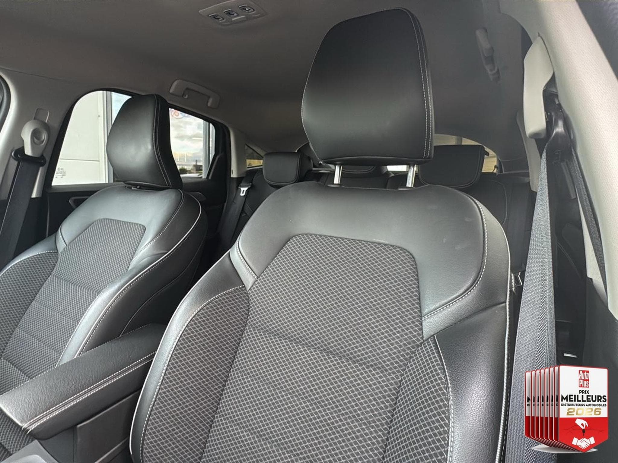 Renault ARKANA 1.6 E-TECH HYBRIDE 145 TECHNO (2022) - Foto 27