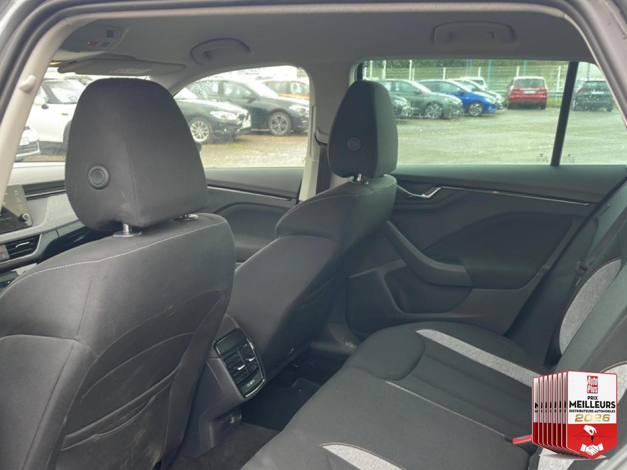 Skoda KAMIQ 1.0 TSI 116 SELECTION DSG7 (2025) - Foto 23