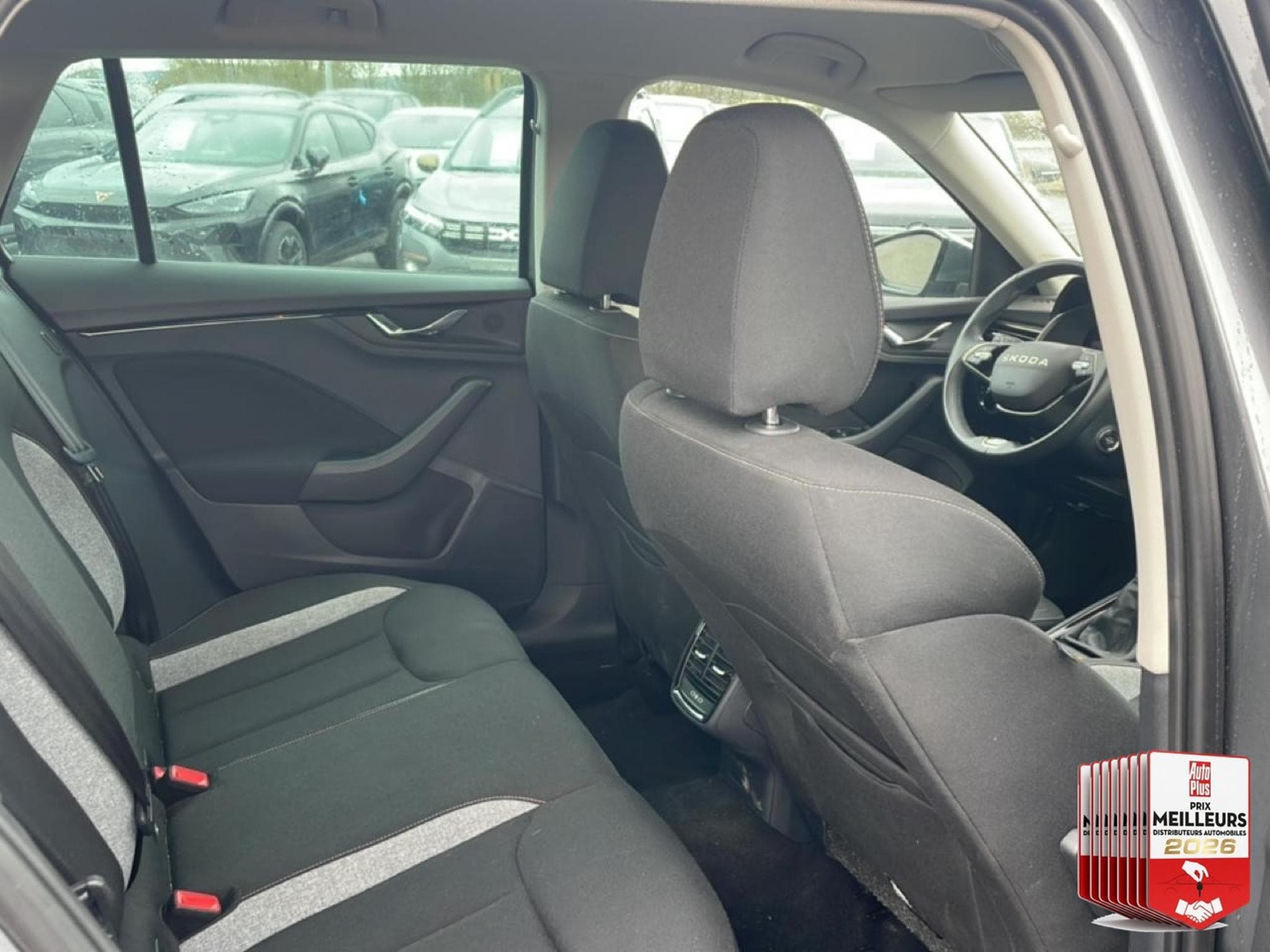 Skoda KAMIQ 1.0 TSI 116 SELECTION DSG7 (2025) - Foto 25