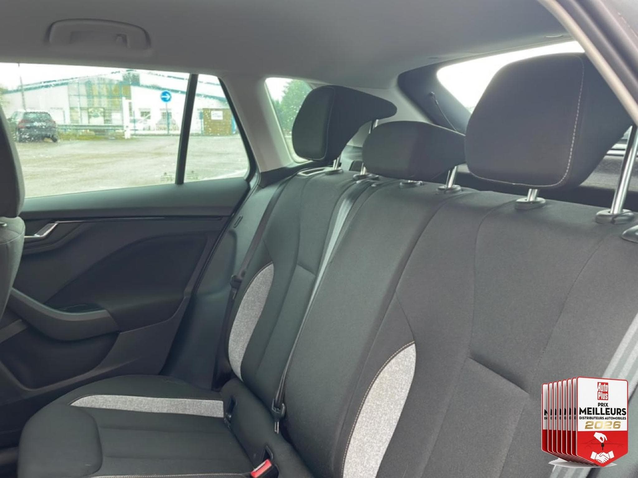 Skoda KAMIQ 1.0 TSI 116 SELECTION DSG7 (2025) - Foto 24
