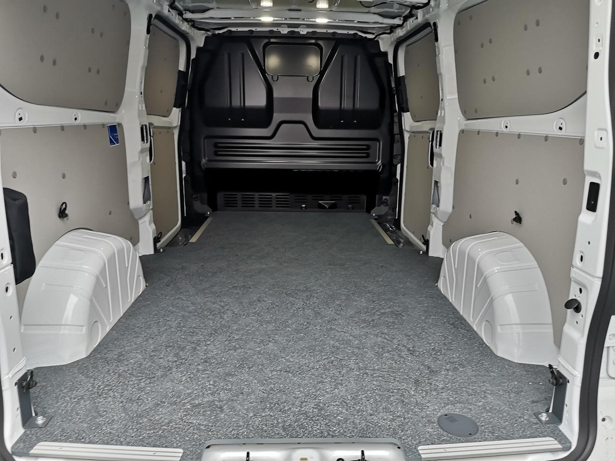 VW e-Transporter Kasten BEV 100 kW RWD LR (2026) - Photo 8