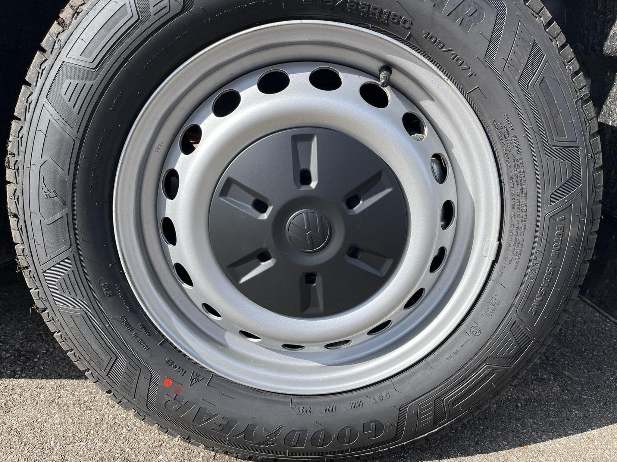 VW e-Transporter Kasten BEV 100 kW RWD LR (2026) - Photo 3