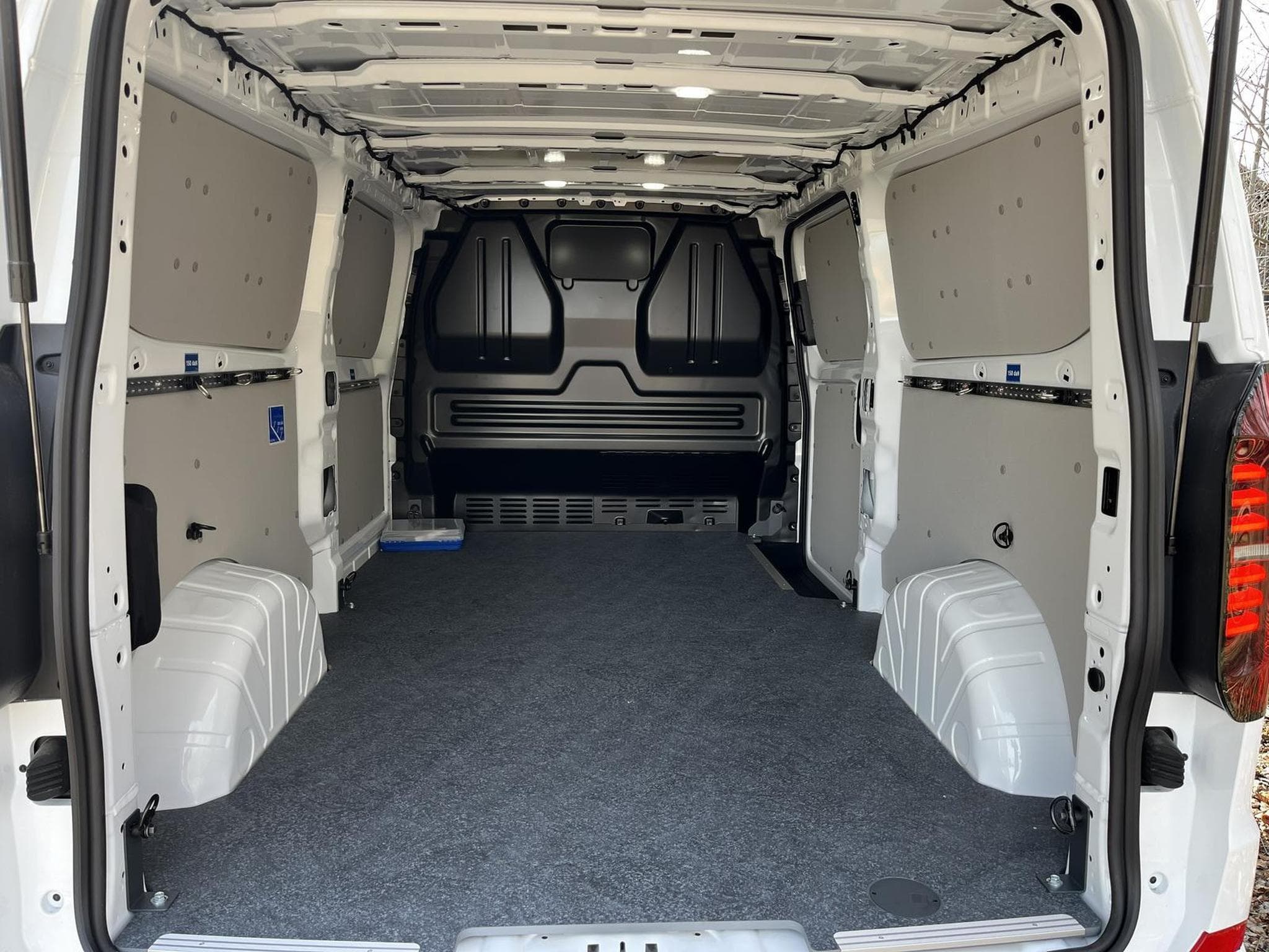 VW e-Transporter Kasten BEV 100 kW RWD LR (2026) - Photo 8