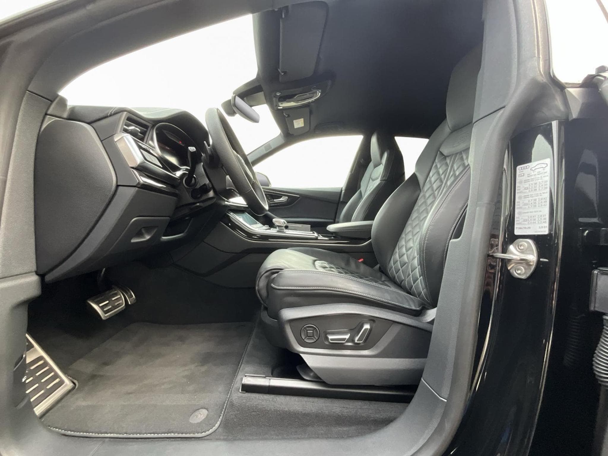 Audi SQ8 TFSI+Tiptronic+4M+Sound+AHK (2025) - Foto 9