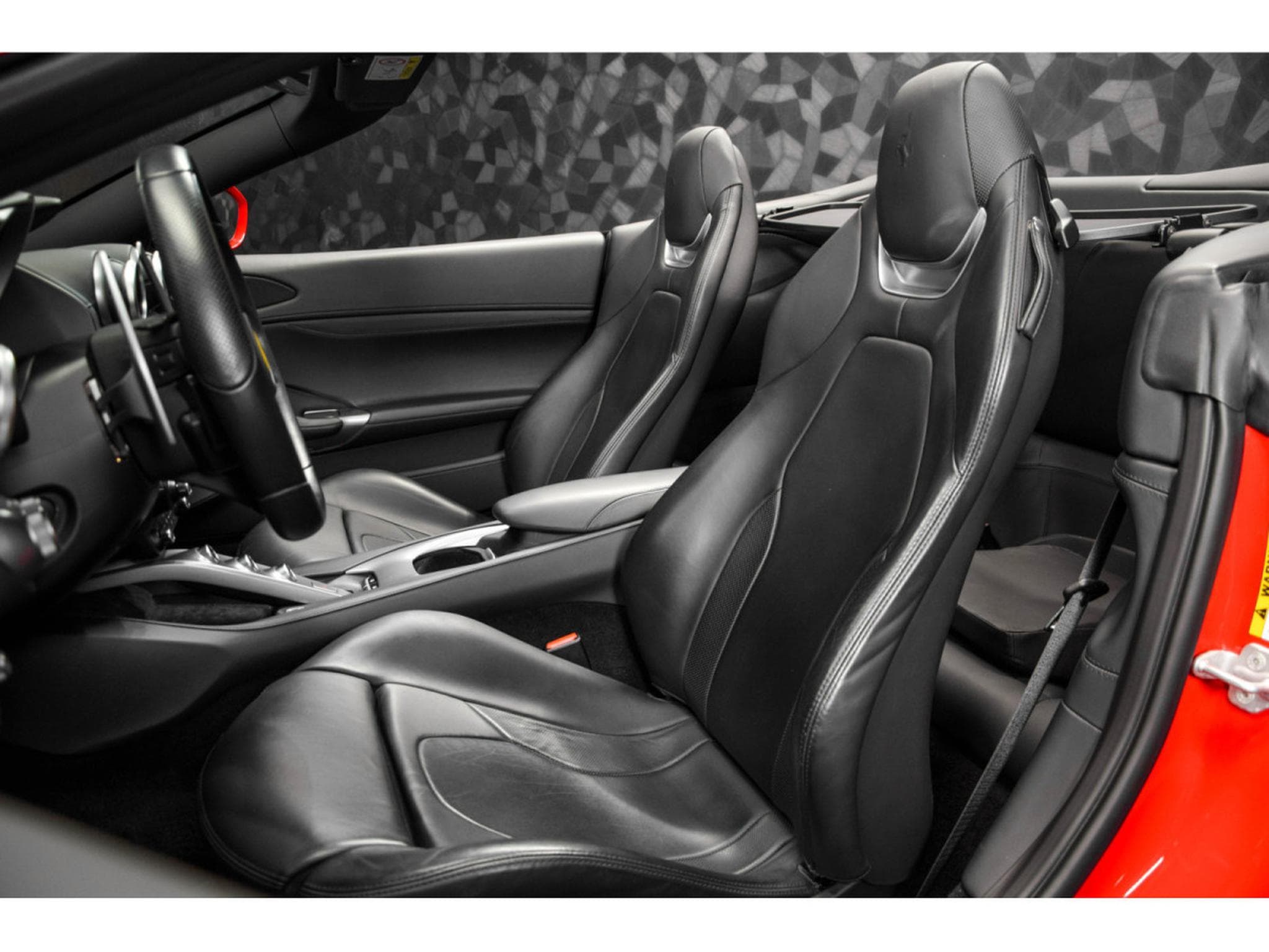 Ferrari Portofino ROSSO CORSA (2018) - Photo 10