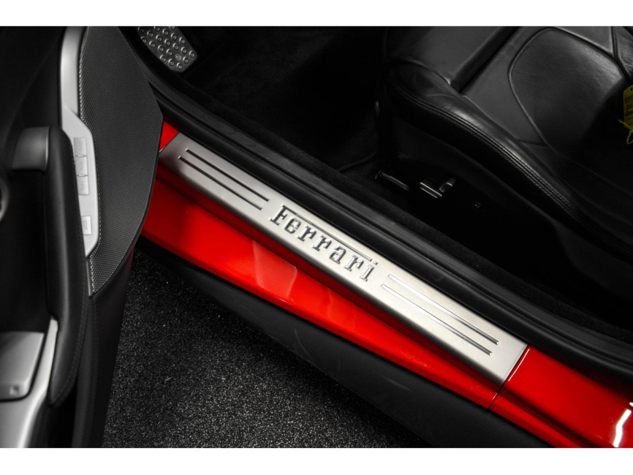 Ferrari Portofino ROSSO CORSA (2018) - Photo 15
