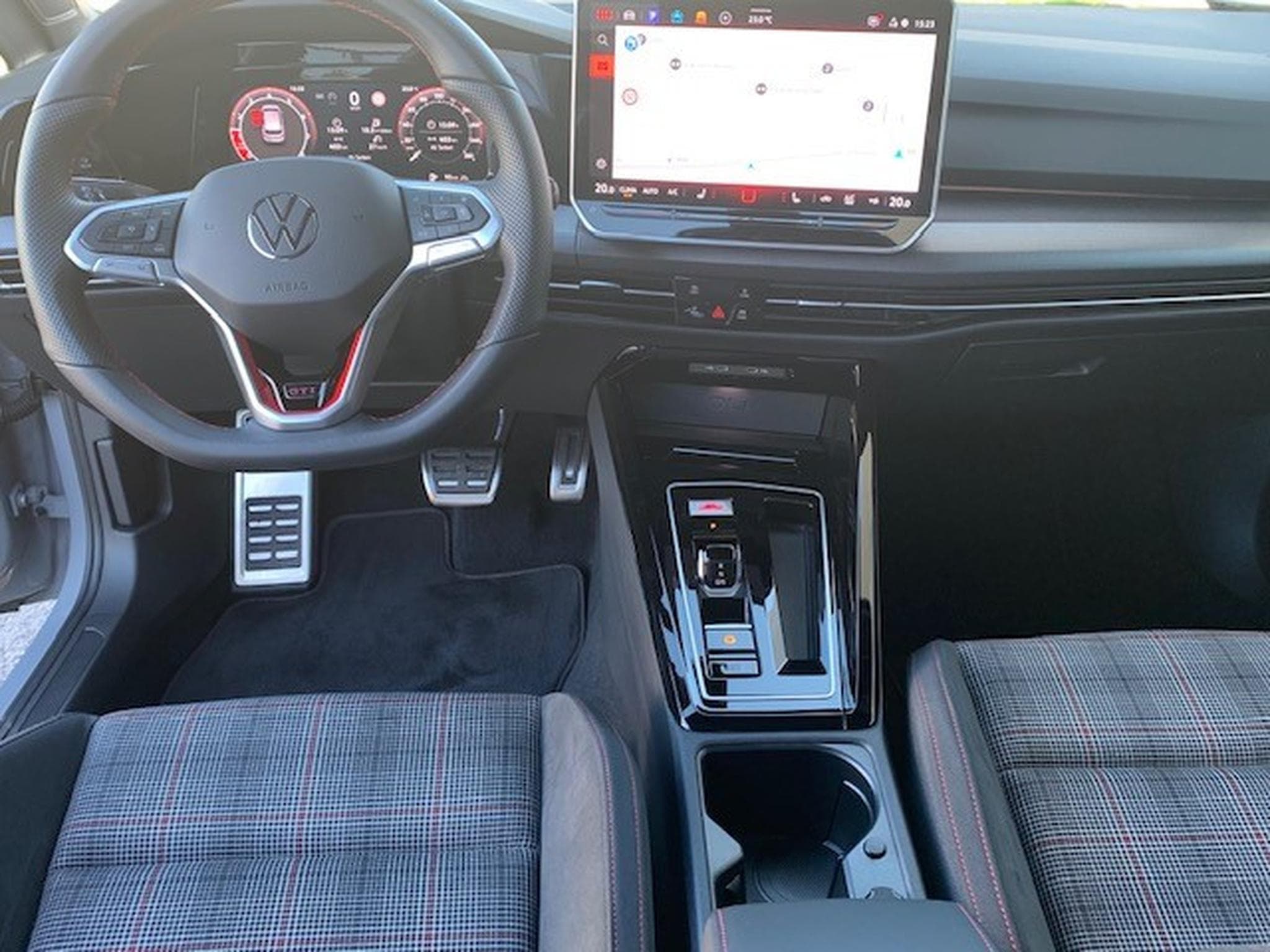 VW Golf GTI BLACK STYLE 2.0TSI 265CV DSG7 (2025) - Photo 3