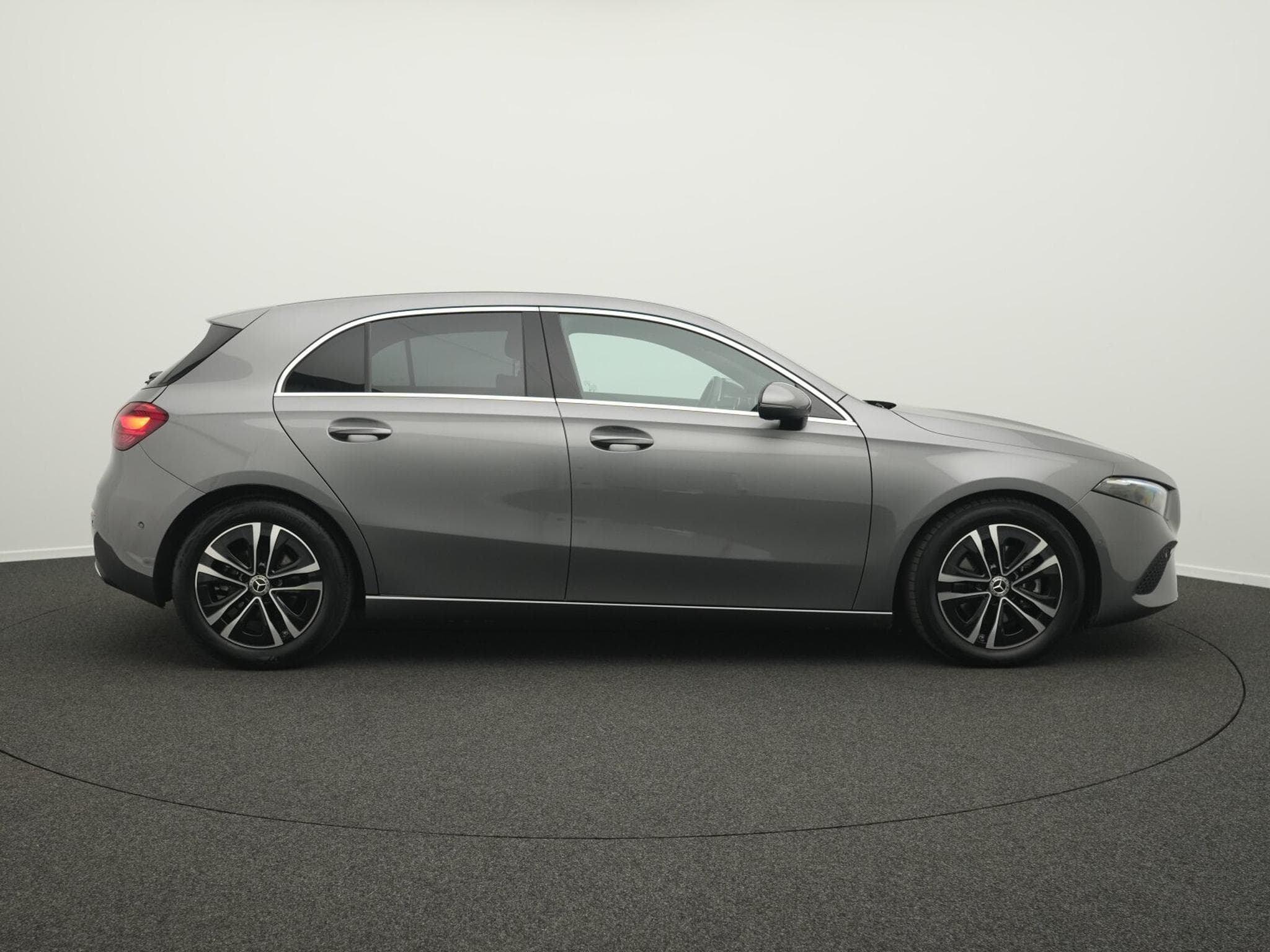 Mercedes A 180 d Progressive LED+Kamera+Apple+MBUX (2025) - Photo 5