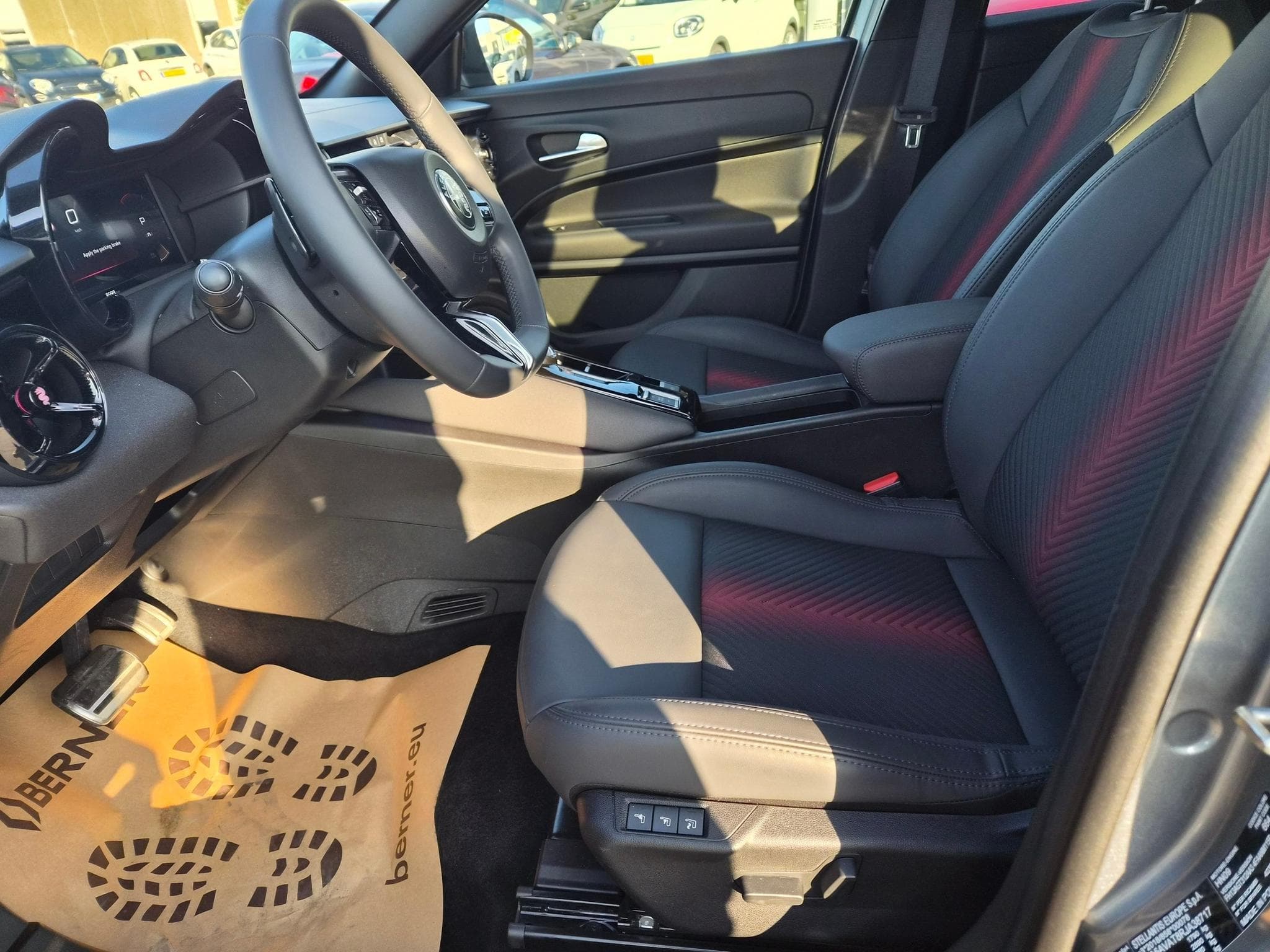 Alfa-Romeo Junior Junio Speciale 1.2 HYbrid (2025) - Photo 7