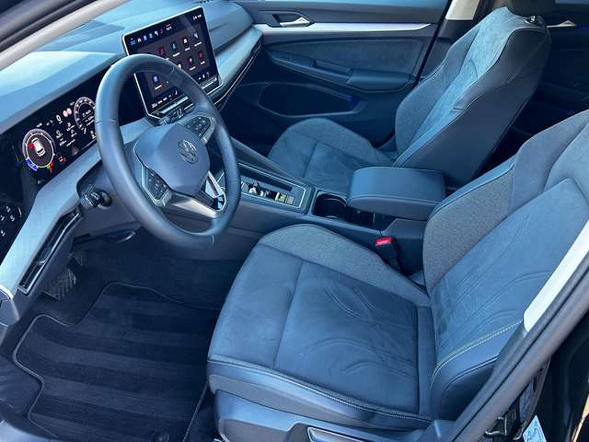 VW Golf 2.0 TDi LIFE 150 CV DIESEL (2026) - Photo 4