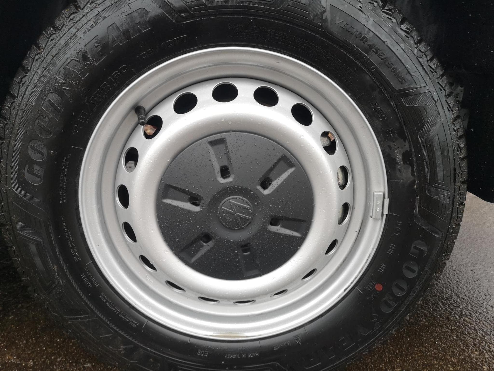 VW e-Transporter Kasten BEV 100 kW RWD LR (2026) - Photo 3