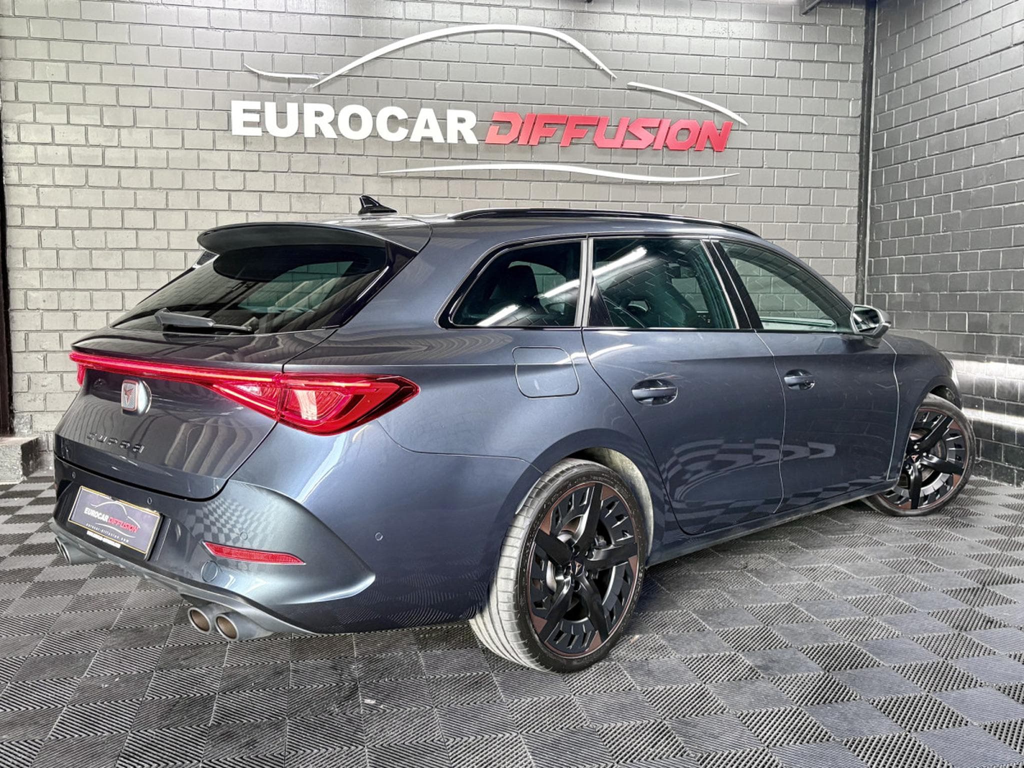 Cupra Leon ST VZ 2.0 TSI 310 CV 4Drive  * ATTELAGE * VSS * CAM * (2024) - Photo 6