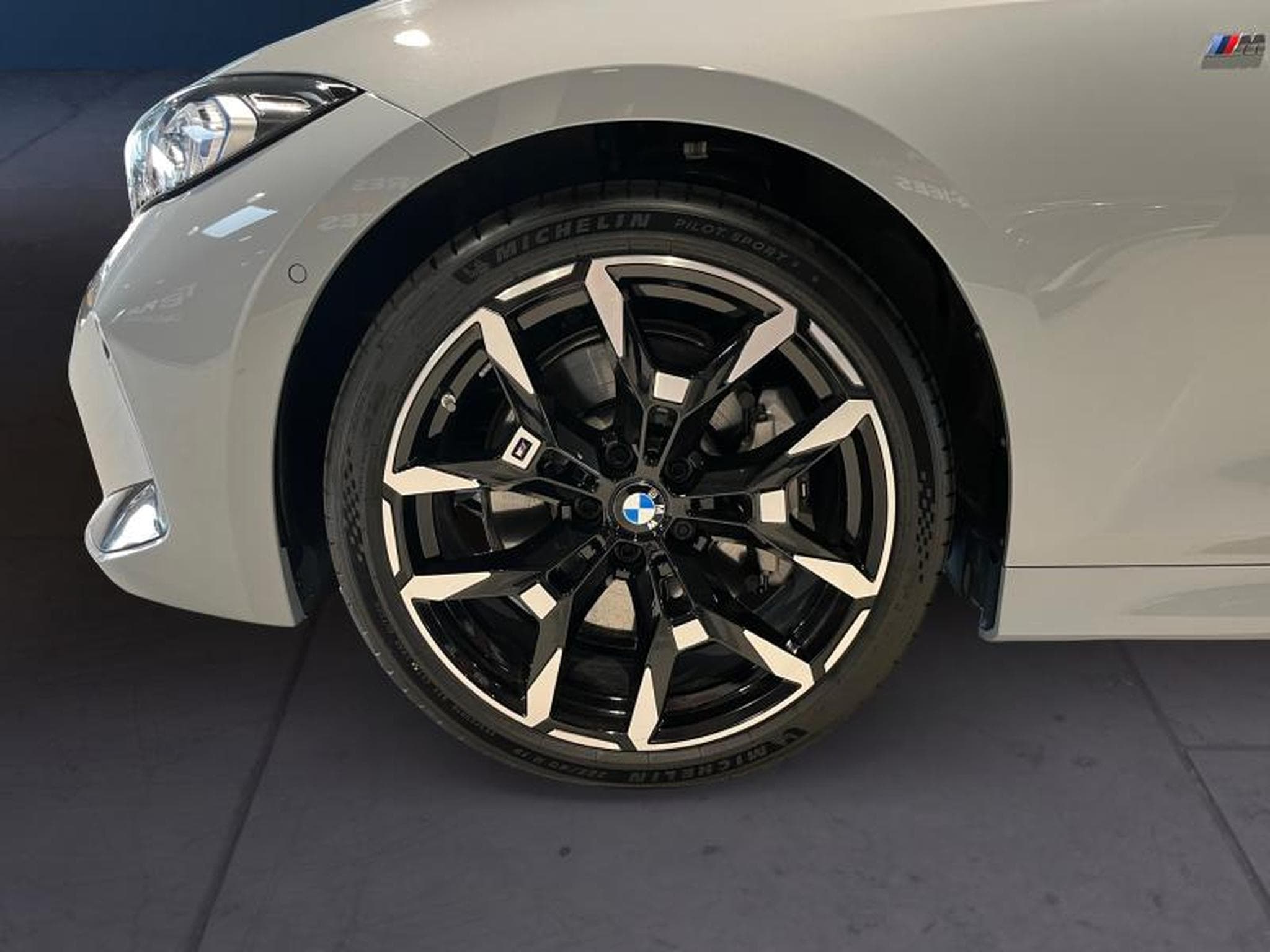 BMW 330 330d xDrive Touring (2025) - Foto 8